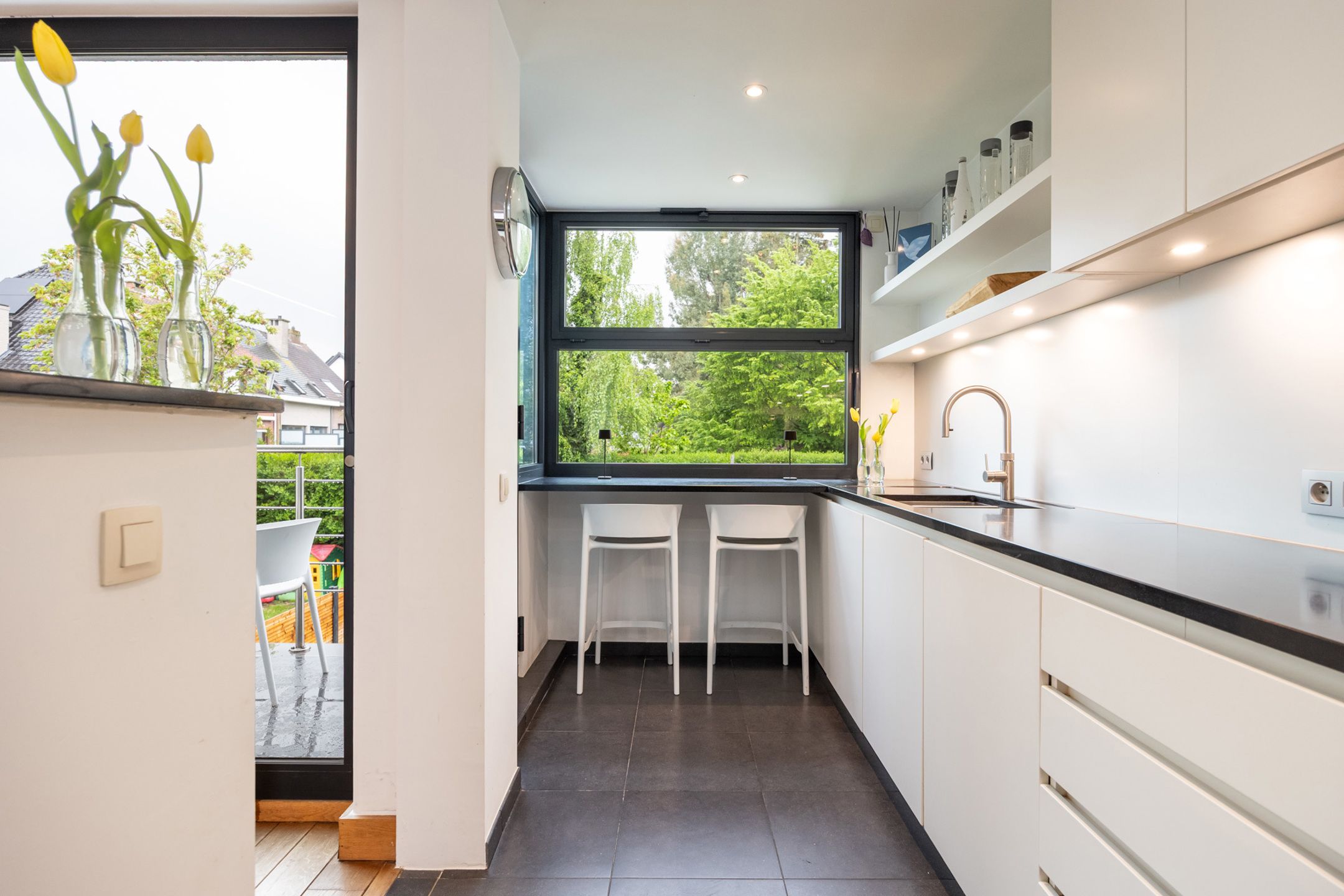 Bel-etage met garage en gezellige tuin op top locatie foto 14