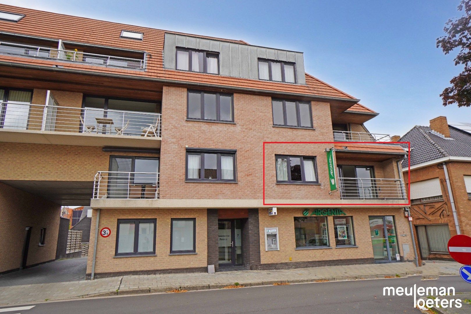 Ruim appartement met twee terrassen foto {{pictureIndex}}