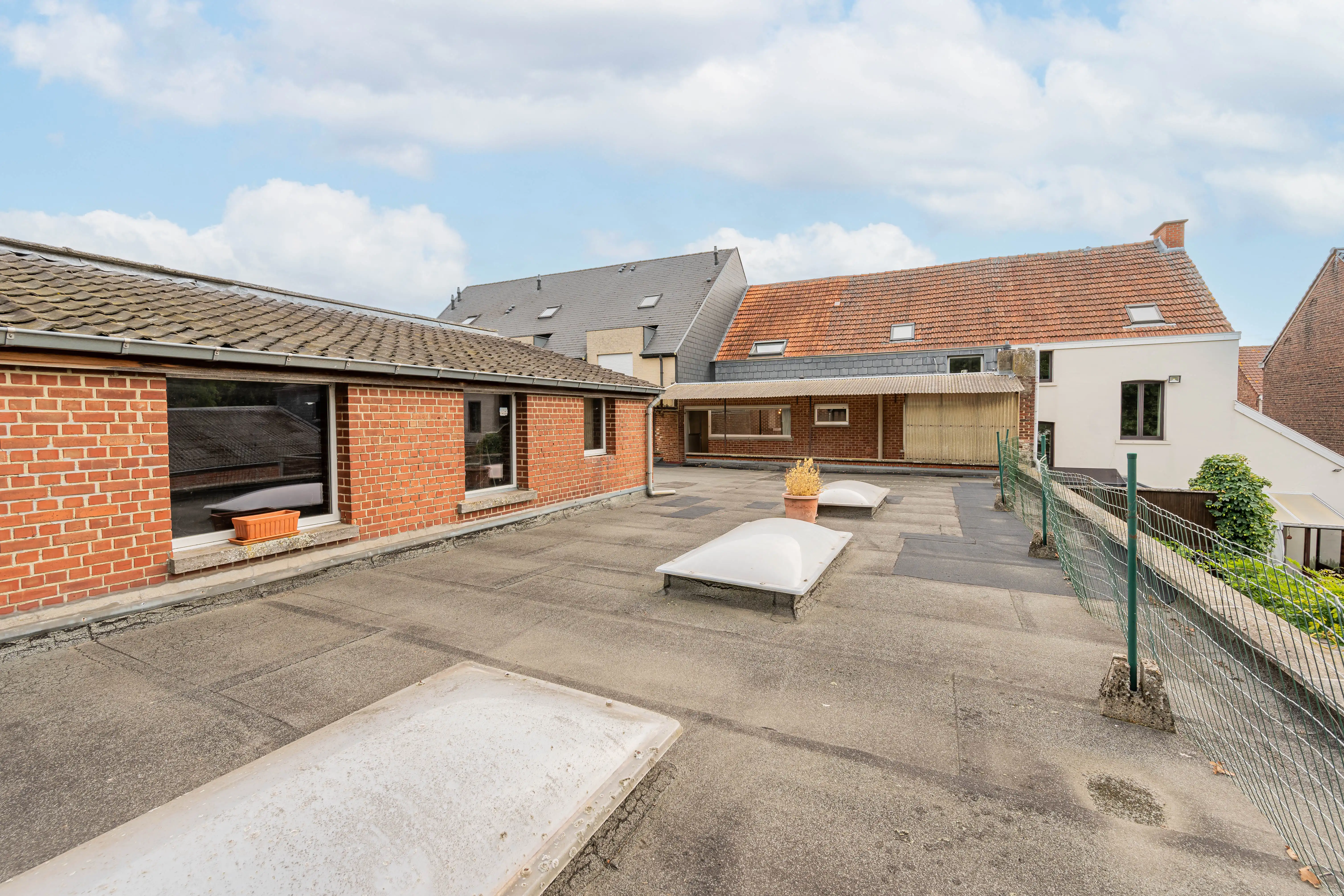 Ruime woning met 5 slaapkamers, inpandig magazijn en tuin foto 11