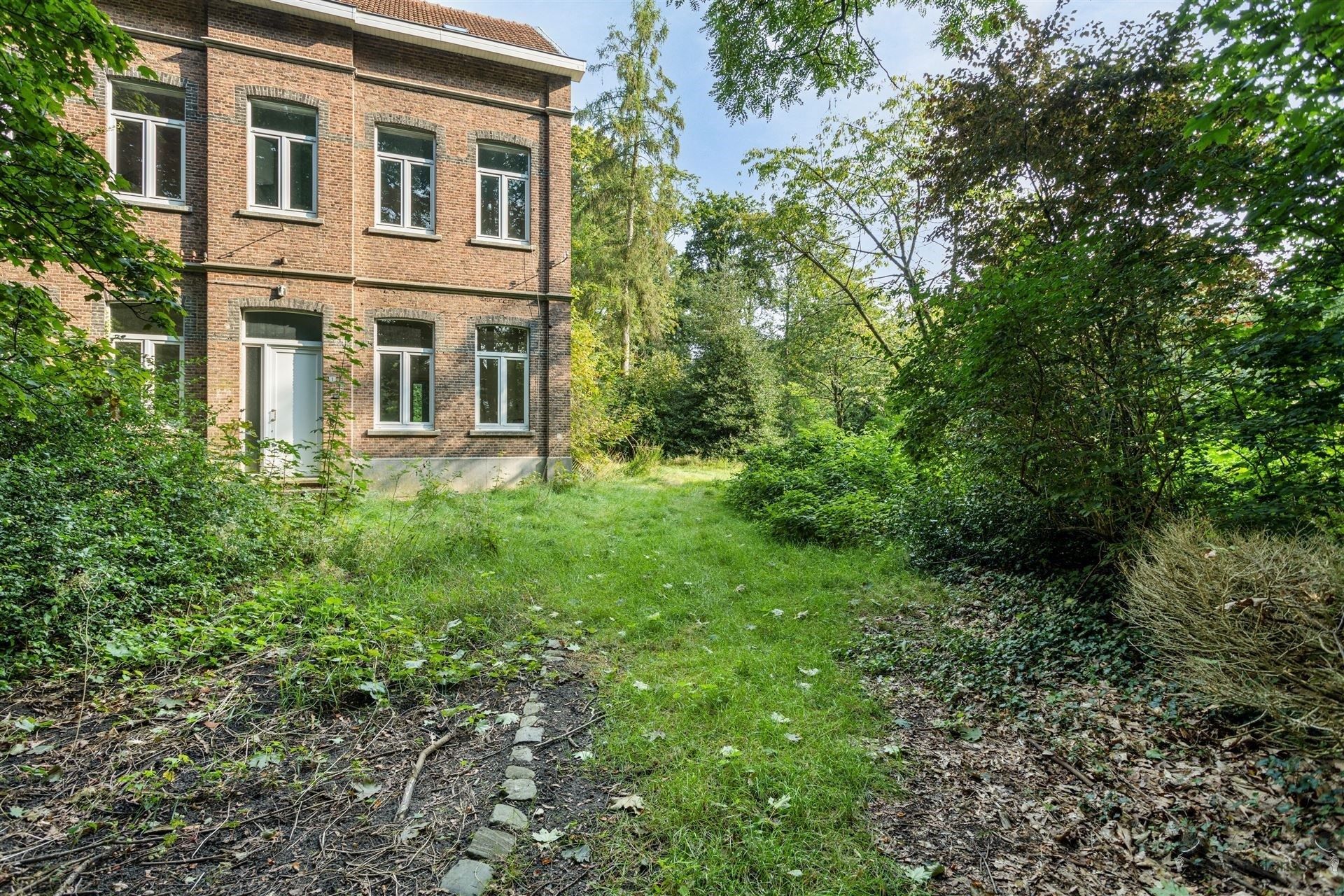 Uniek te renoveren herenhuis met 6 slaapkamers te Leopoldsburg centrum foto 4
