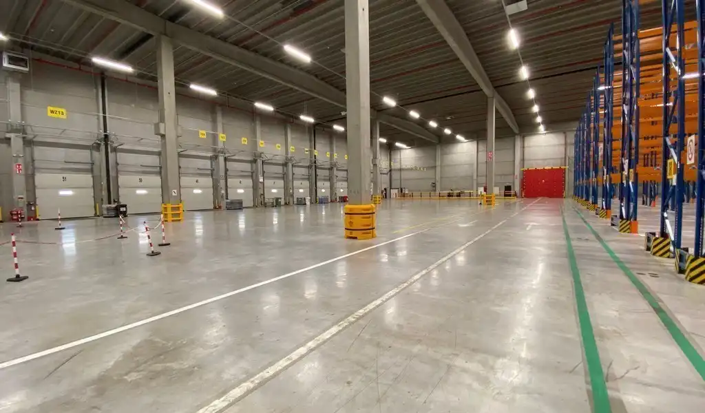 Logistieke loods met instapklare kantoren te huur in Willebroek foto 9