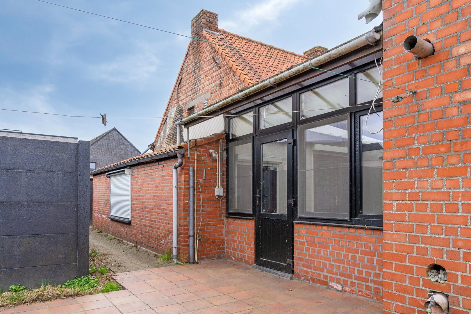 HEEL RUSTIG GELEGEN - TE RENOVEREN - WOONHUIS MET 4 SLPK, TUIN EN TUINBERGING foto 6
