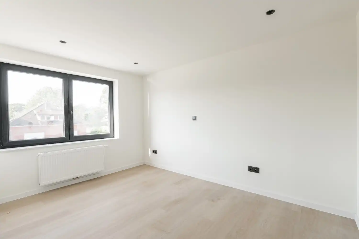 Ruime halfopen woning met 4 slaapkamers, ideaal gelegen aan de Steenweg op Kleine Brogel in Kaulille! foto 19