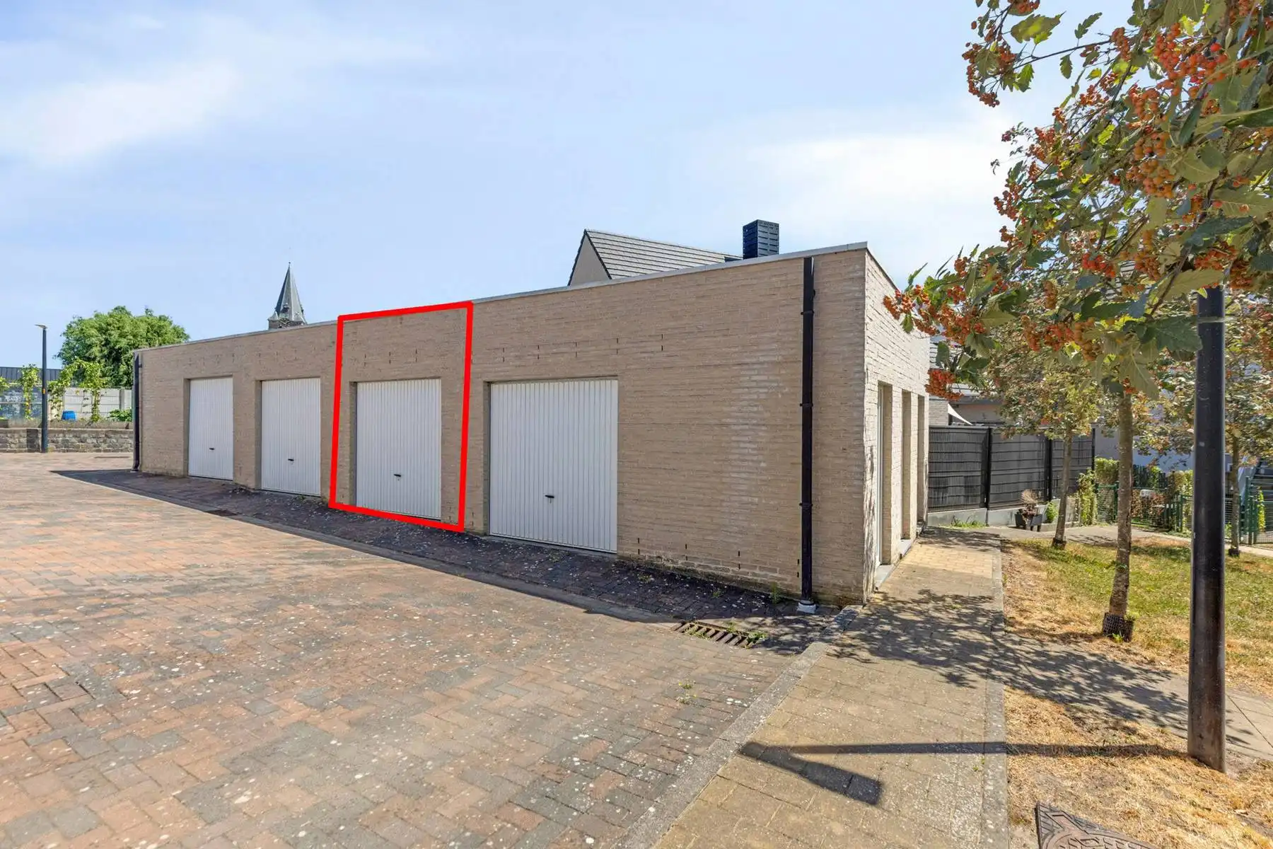 Recente energiezuinige woning met garage en zonnepanelen foto 21