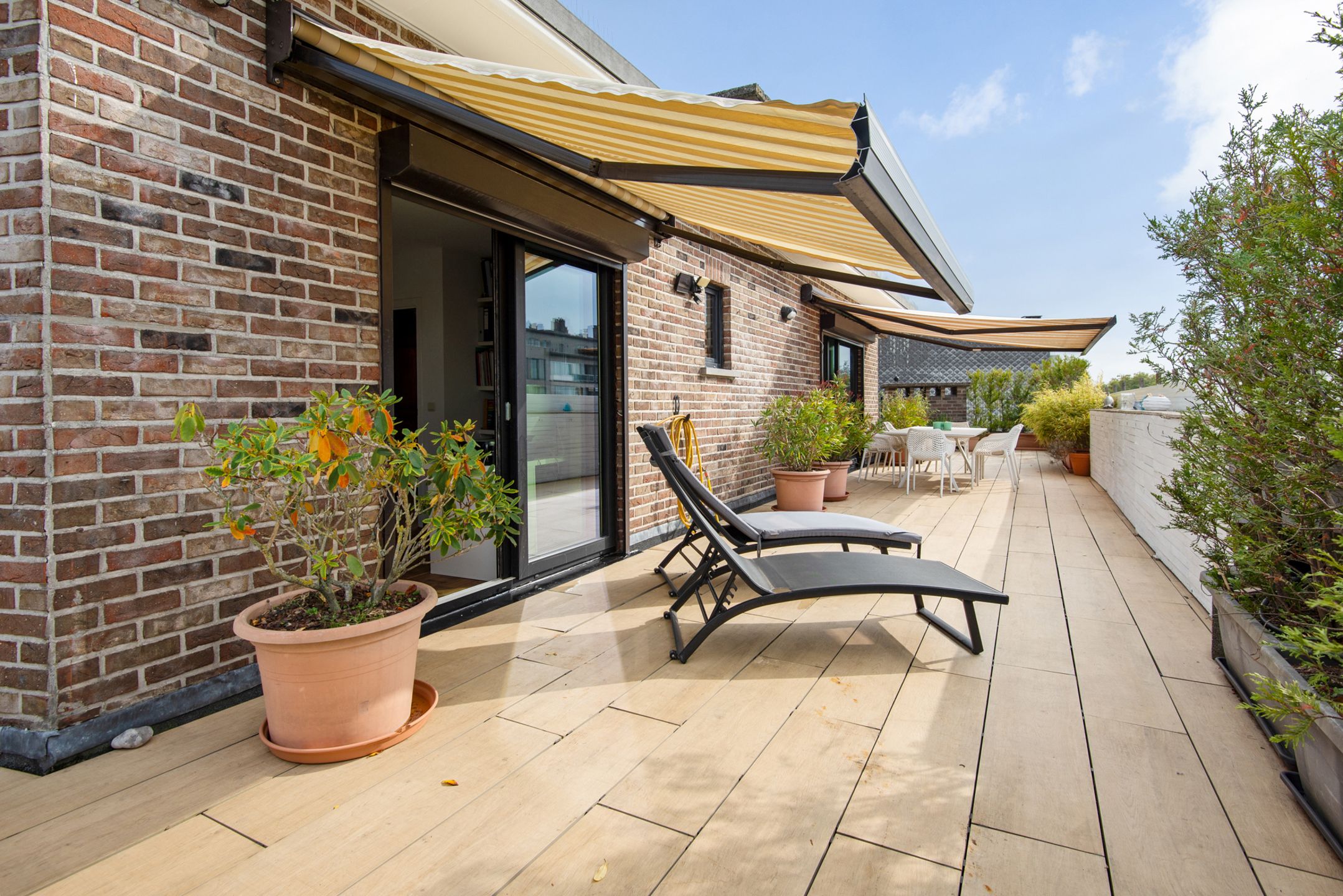 Uitzonderlijk ruim penthouse met zonnig zuid-terras foto 4