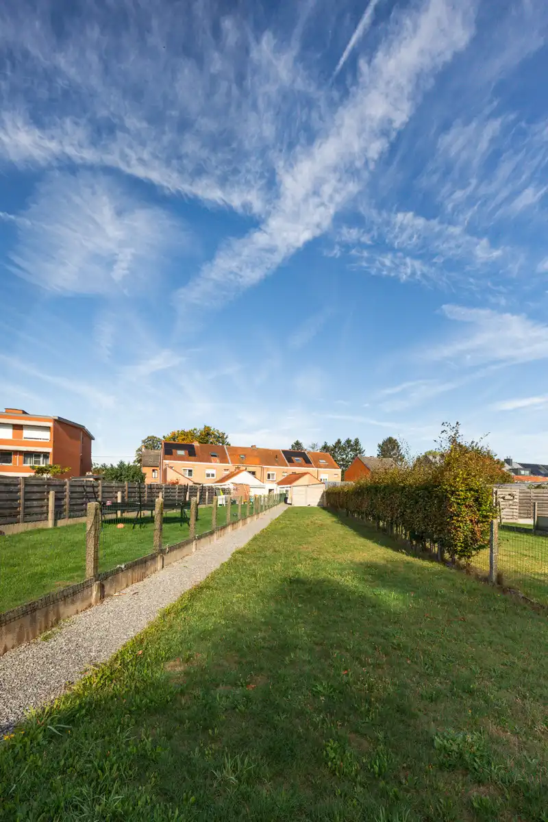 Leuke woning met grote tuin foto 28