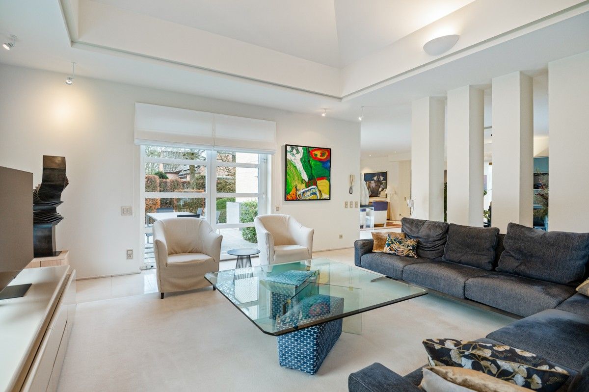 Uitzonderlijke villa op 3451 m² met 5 slaapkamers omgeven door groen. foto 9