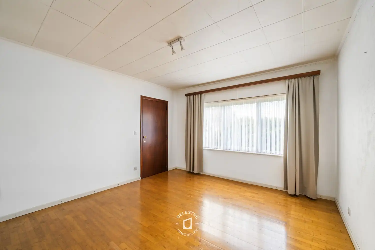 Ruimte, rust en potentieel: solide gezinswoning met volledige onderkeldering op 1.156 m² foto 16