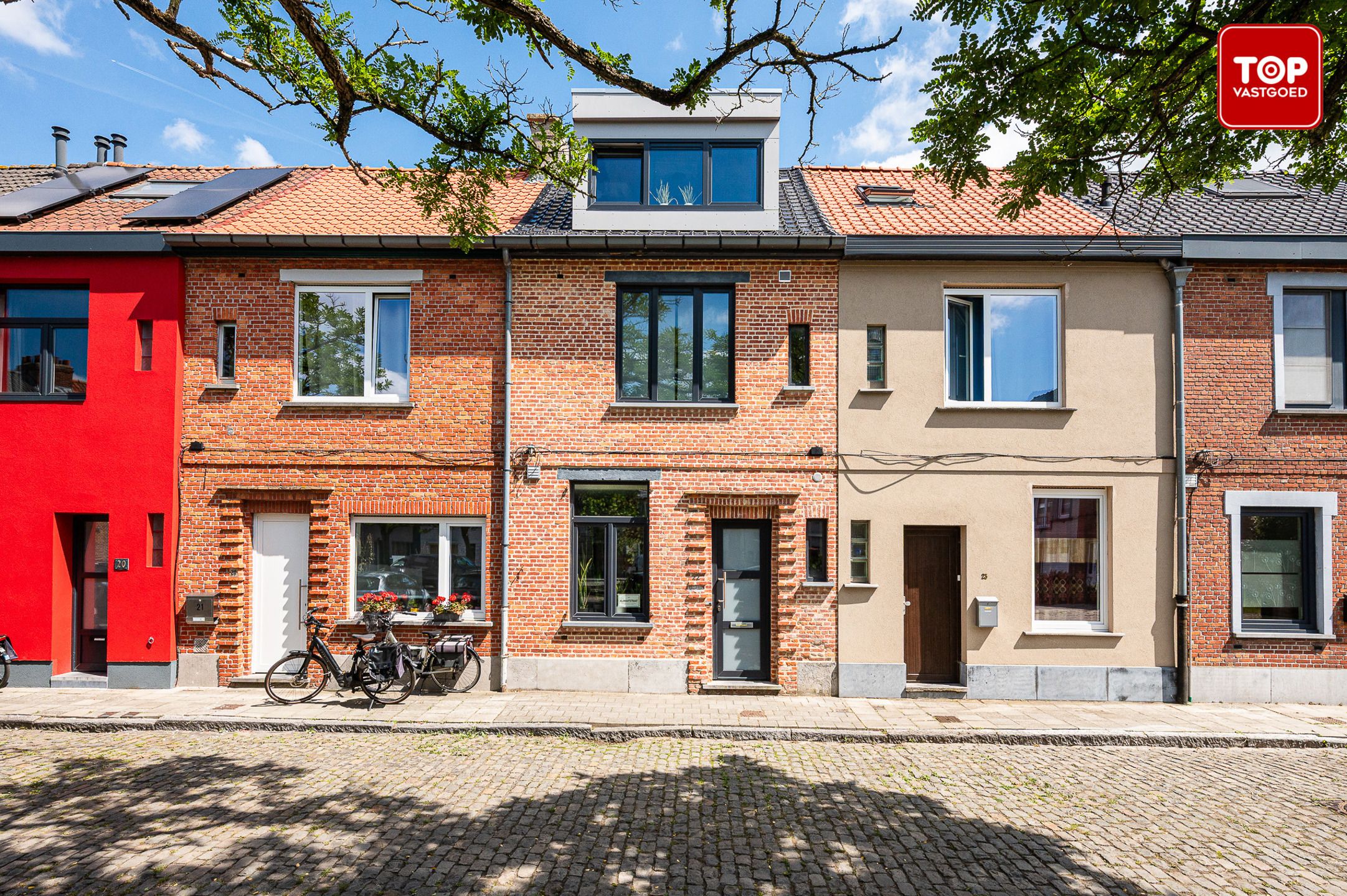 Instapklare woning met 3 slaapkamers en tuin in uiterst rustige buurt foto {{pictureIndex}}
