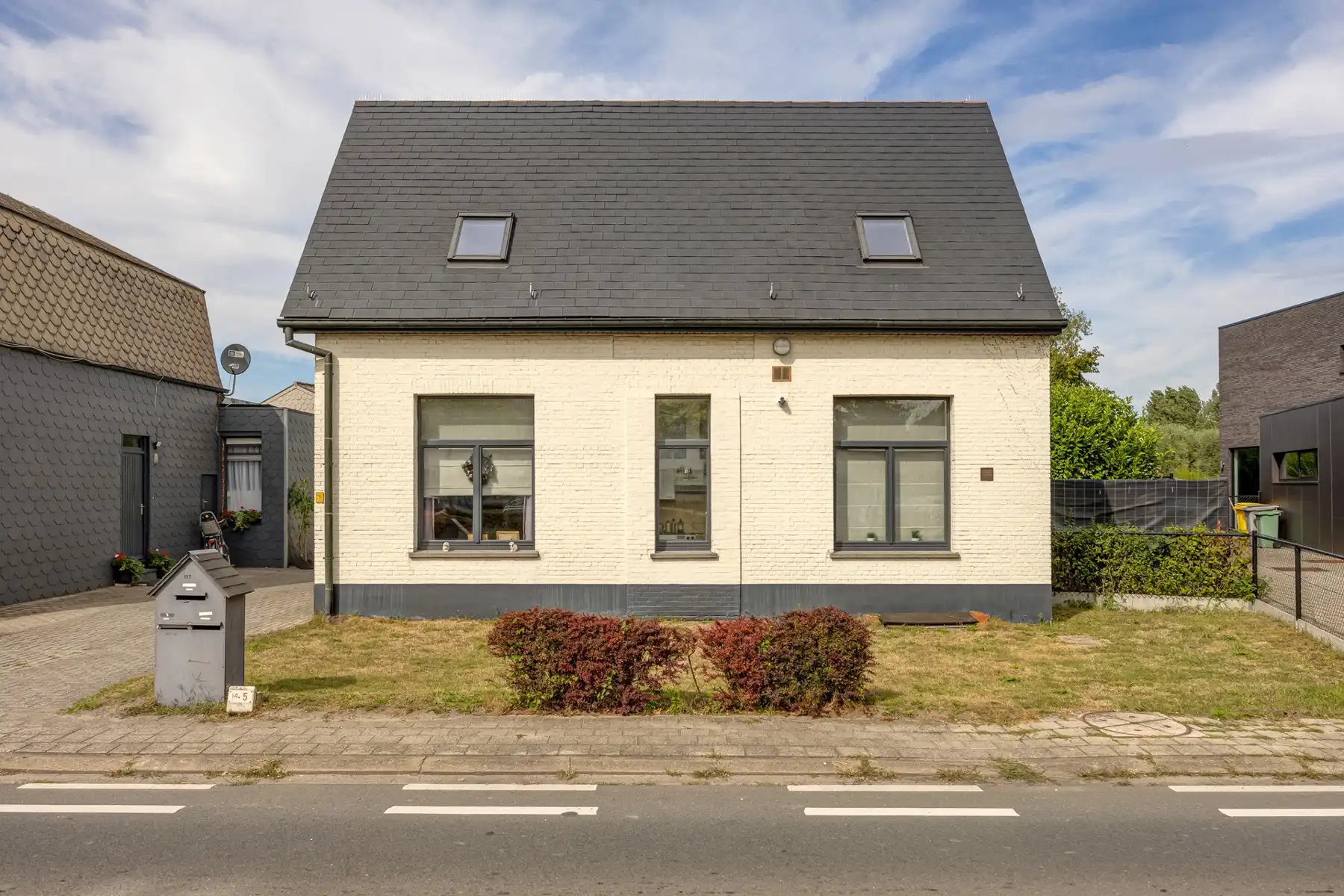 Een woning op een perceel van 944 m² in het centrum van Hoogstraten. foto 2