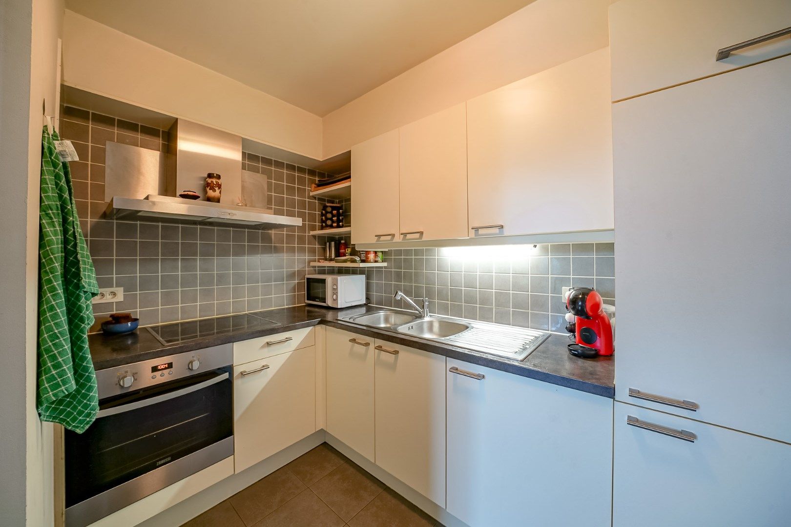Lichtrijk duplexappartement met ruim terras in rustige doodlopende straat foto 12