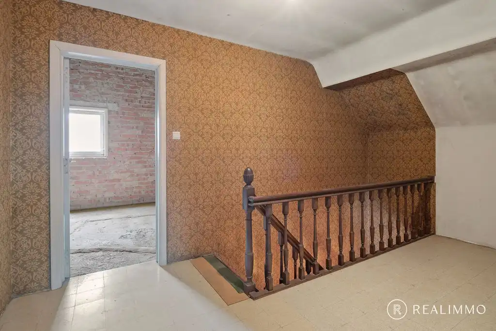 Te renoveren alleenstaande woning met tal van troeven! foto 9