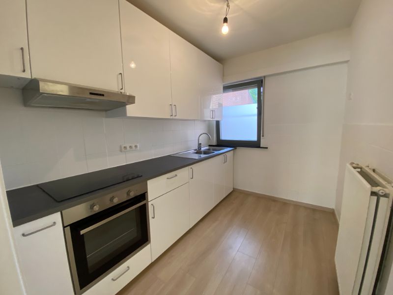 GELIJKVLOERS 2 SLPK. APPARTEMENT (+-90m²) MET GARAGE CENTRUM GEEL foto 4