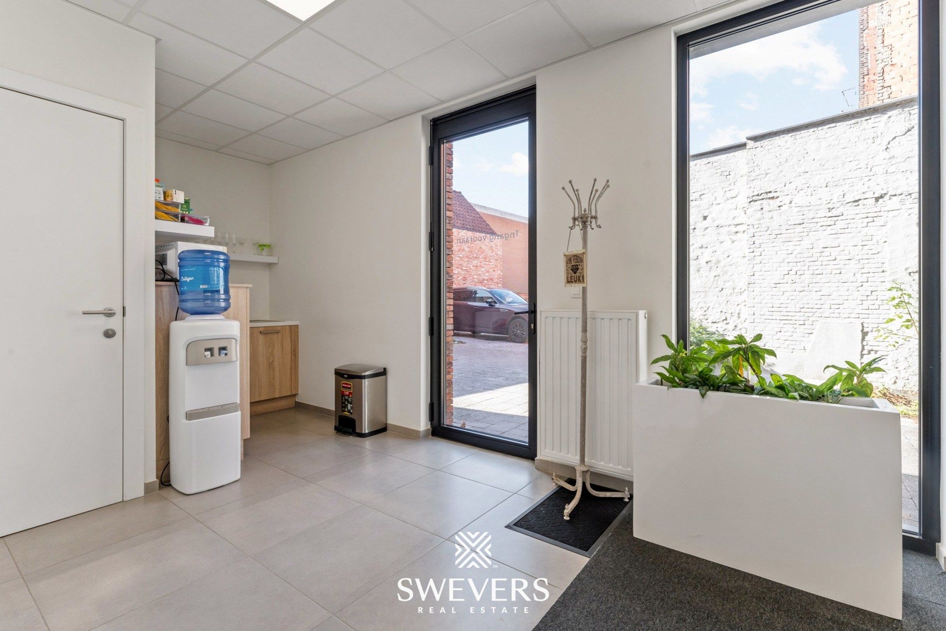 Instapklaar handelspand van 127 m² op toplocatie in Beringen foto 17