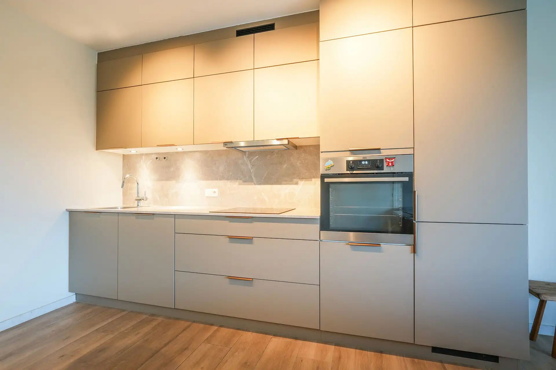 Modern BEN-appartement omringd door groen foto 4