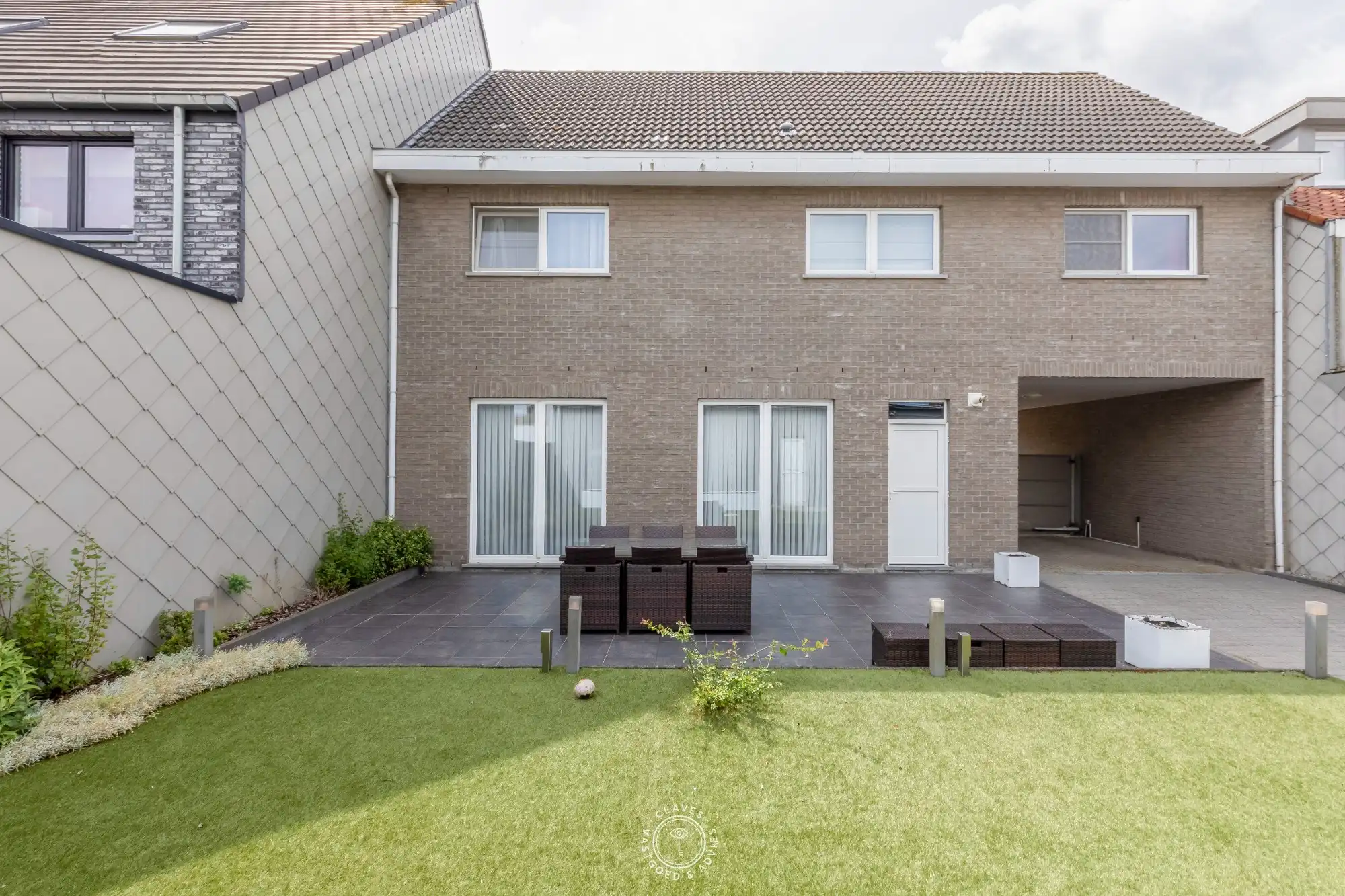 Instapklare gezinswoning met ruim magazijn foto 8