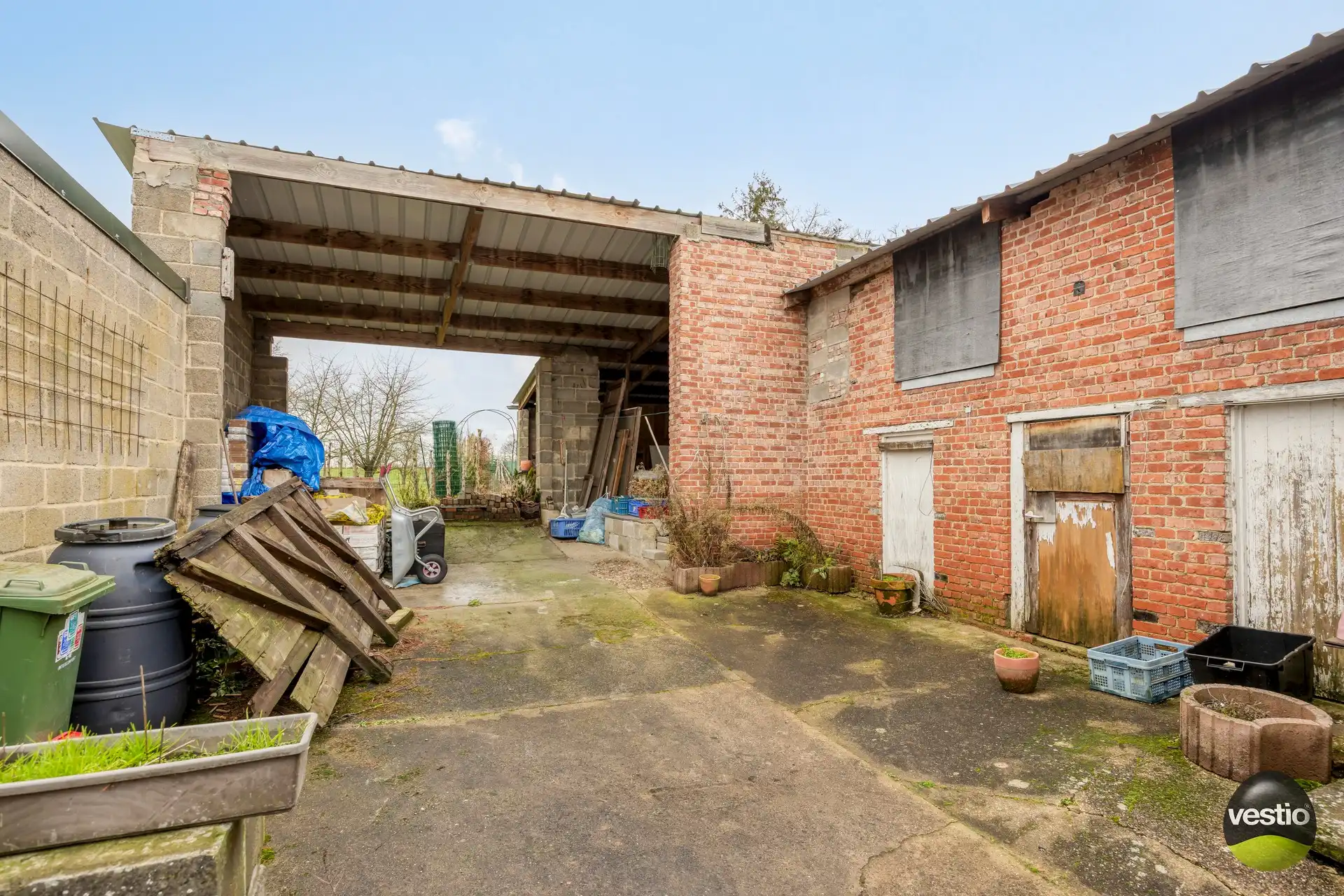 Te renoveren woning met bijgebouwen in het rustige centrum van Bevingen (Sint-Truiden) foto 4