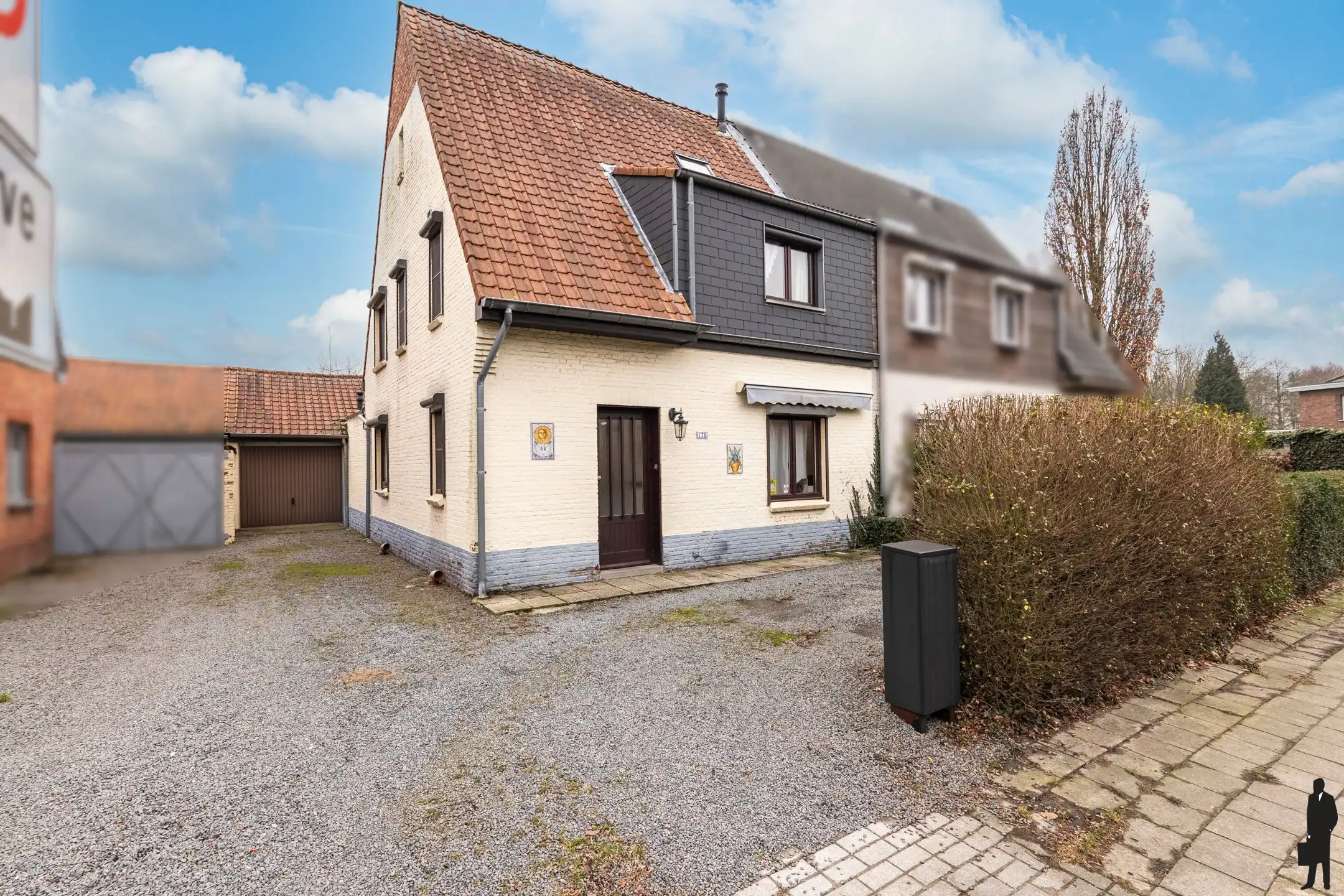 Gezinswoning met tuin, ruime garage en tal van mogelijkheden foto 2