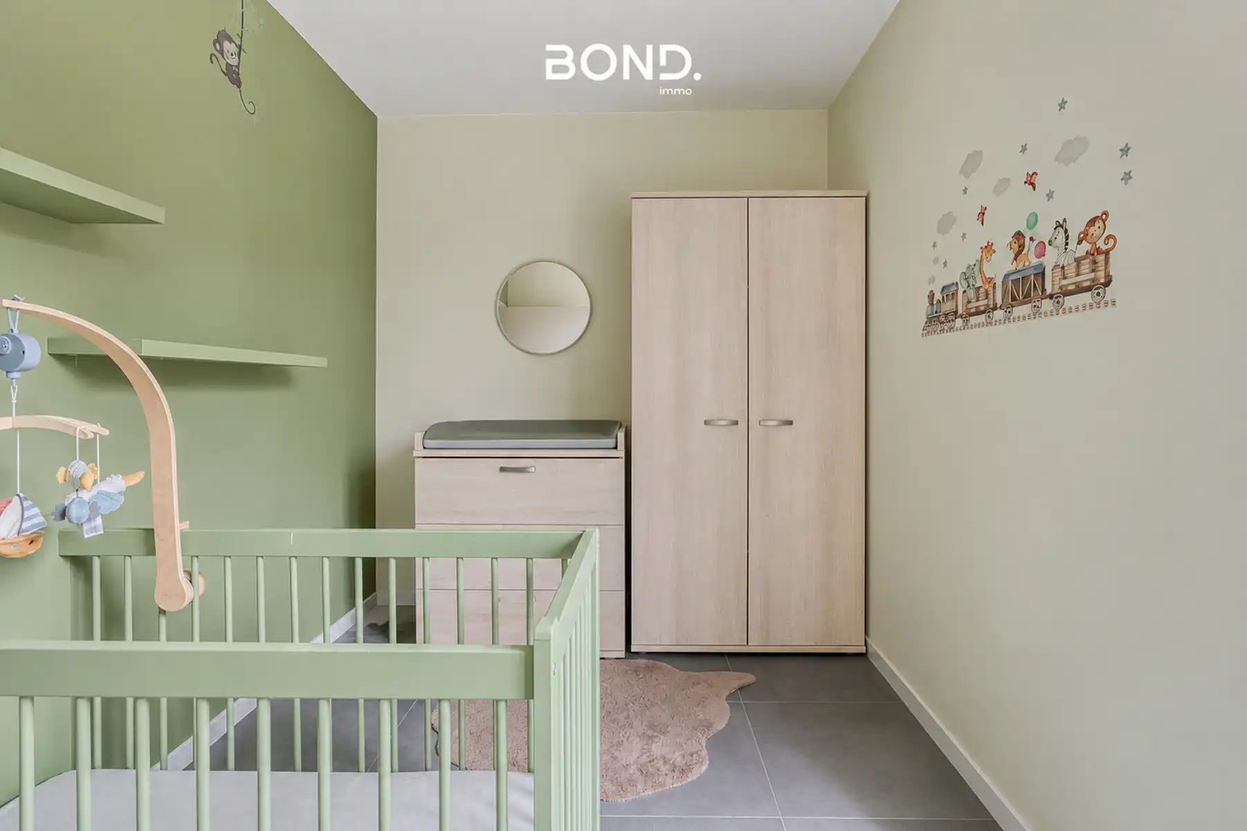 Instapklaar 2-slaapkamer appartement met terras en parking foto 22