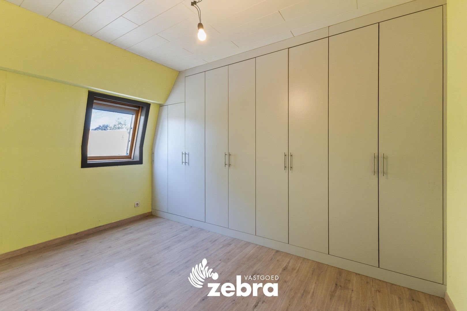 Te renoveren woning met stadskoer in centrum Tielt! foto 8