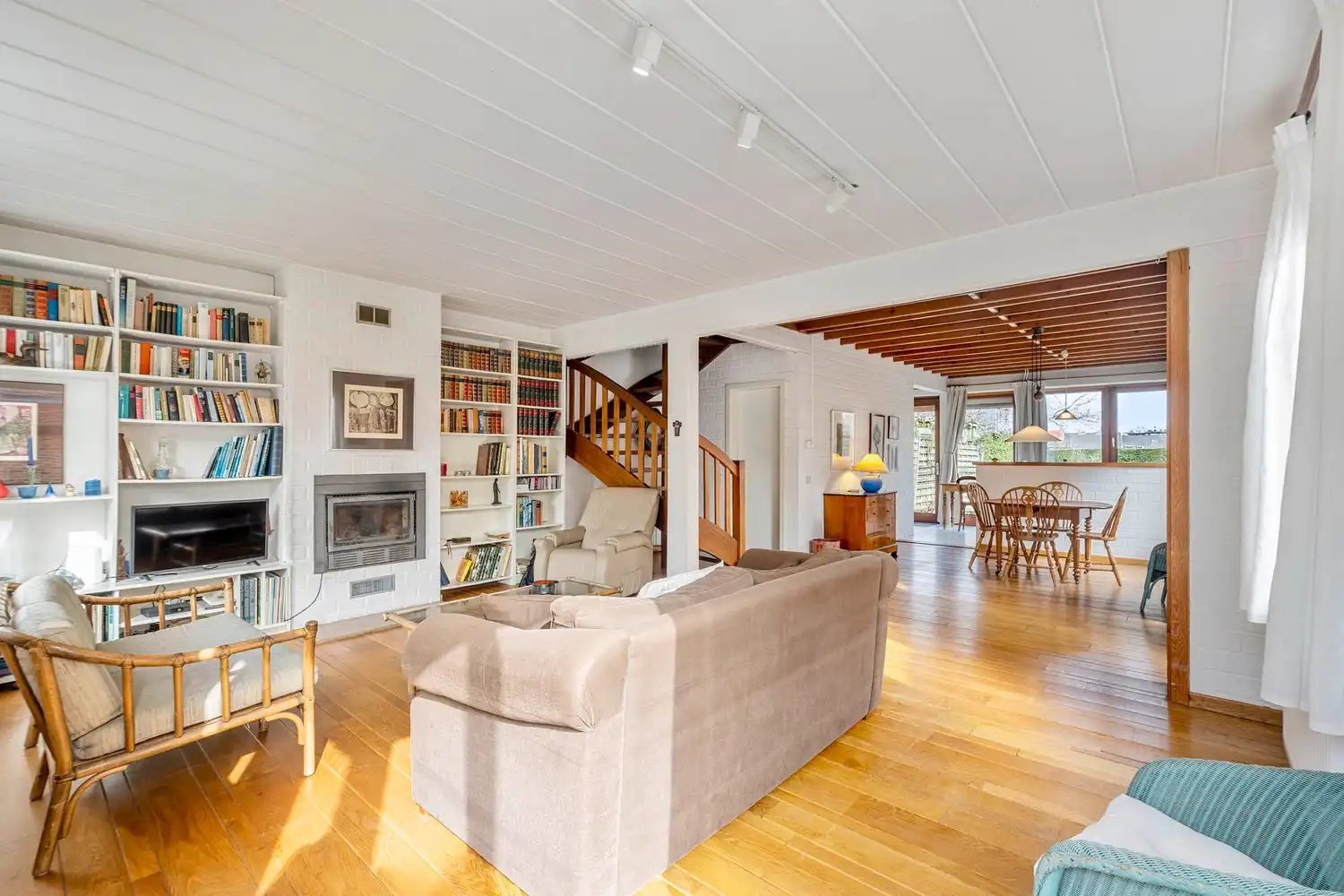 Goed gelegen en lichtrijke halfopen bebouwing met 3/4 ruime slaapkamers, een bureau en een tuin te Heverlee! foto 4