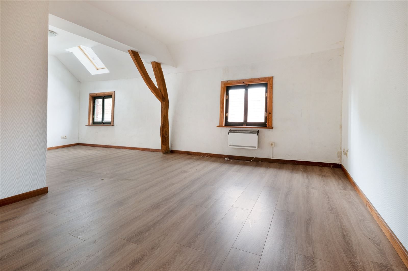 Kasteeldienstwoning te hartje Herzele foto 16