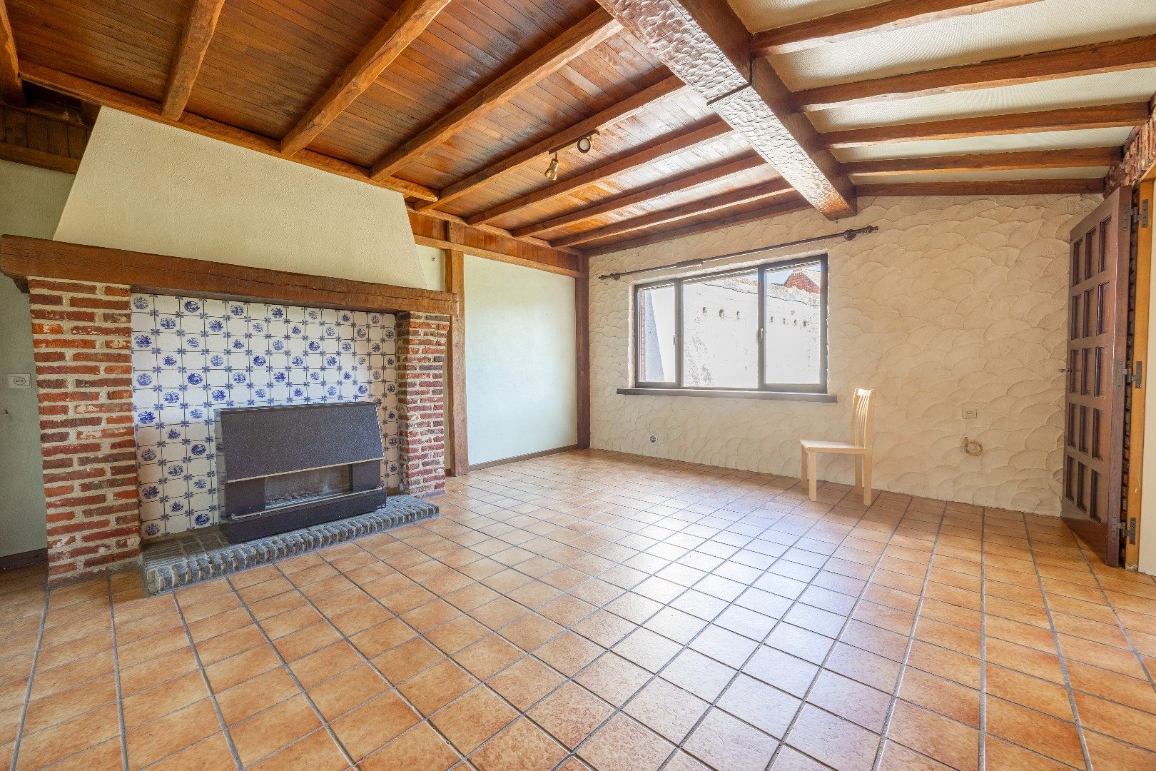 Te renoveren woning met uitweg en garage  foto 7