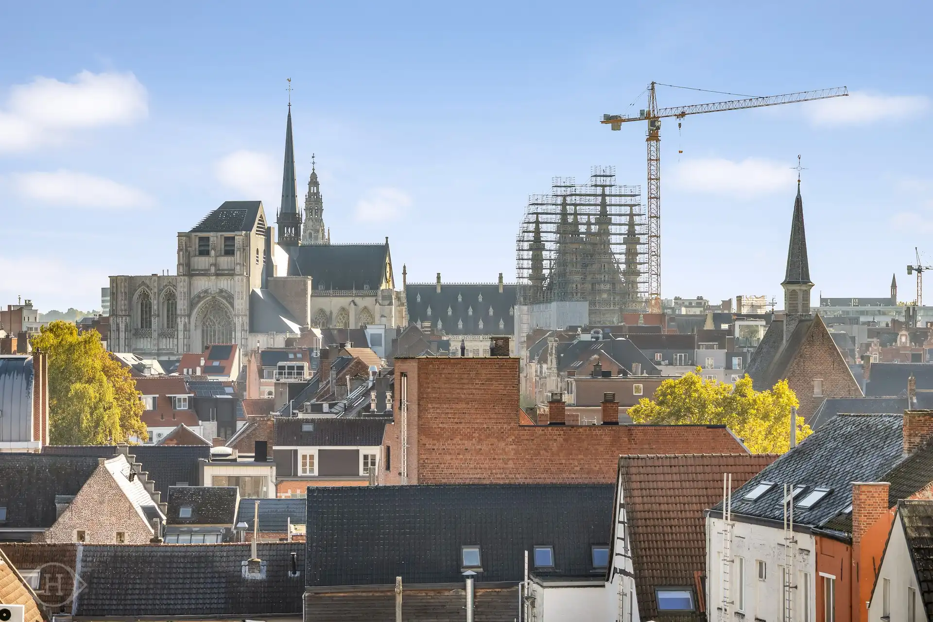 Ruim appartement met terras, parking en prachtig uitzicht foto 21