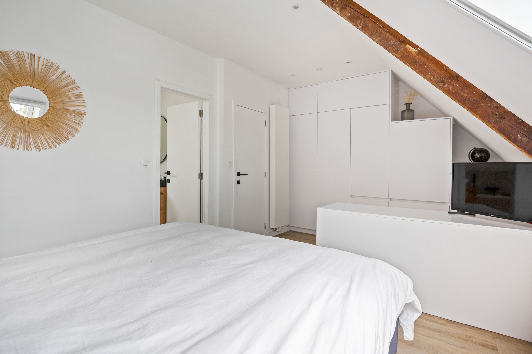 Mooi gerenoveerde woning op toplocatie nabij centrum Kontich foto 13