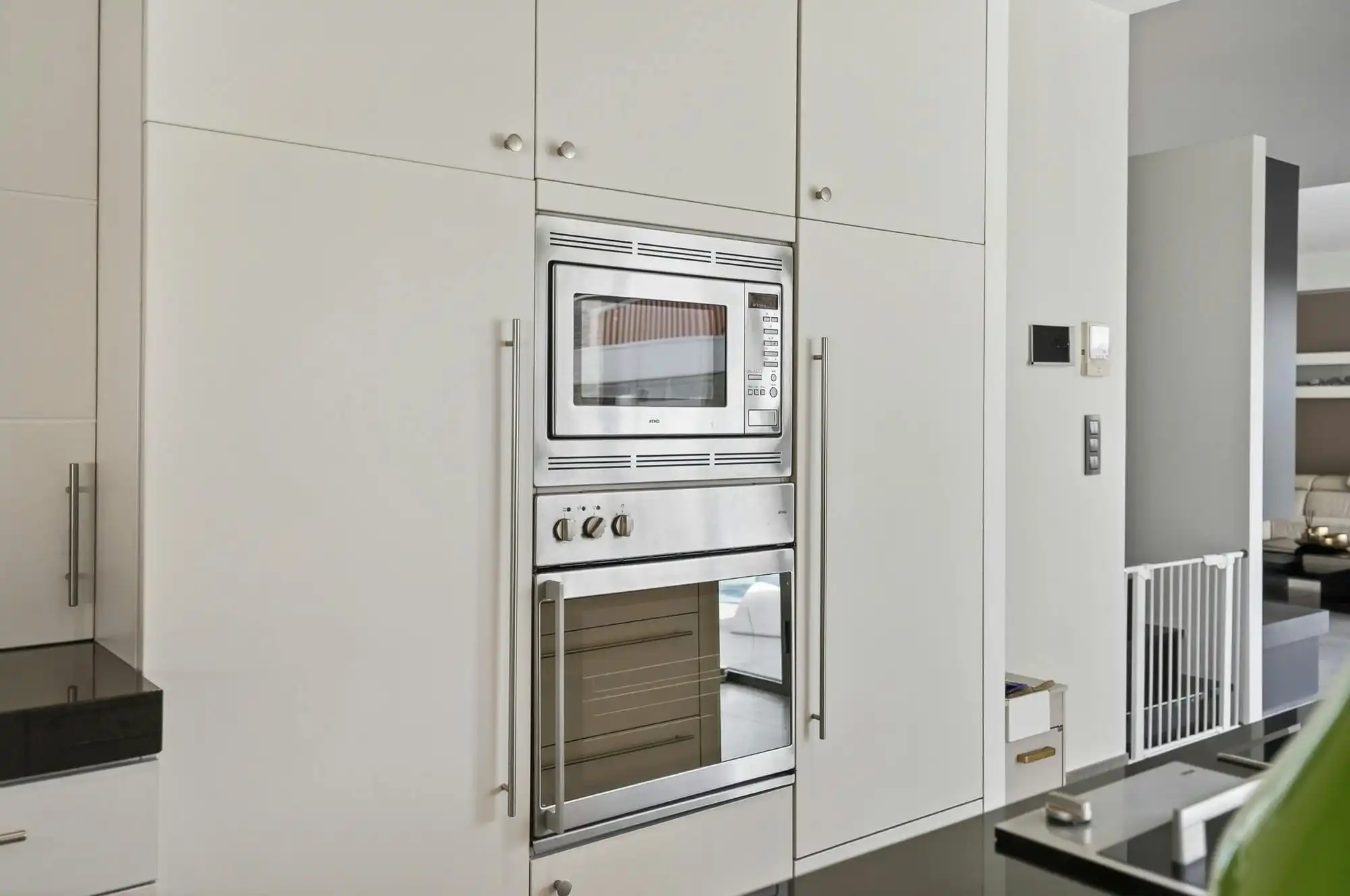 Luxe villa met exclusieve tuin en 600m2 magazijn in KMO-zone foto 60