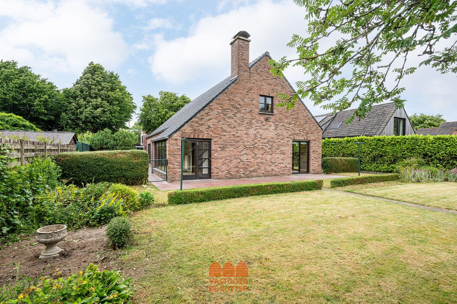 Ruime woning met potentieel en zuidgerichte tuin in doodlopende straat foto 6