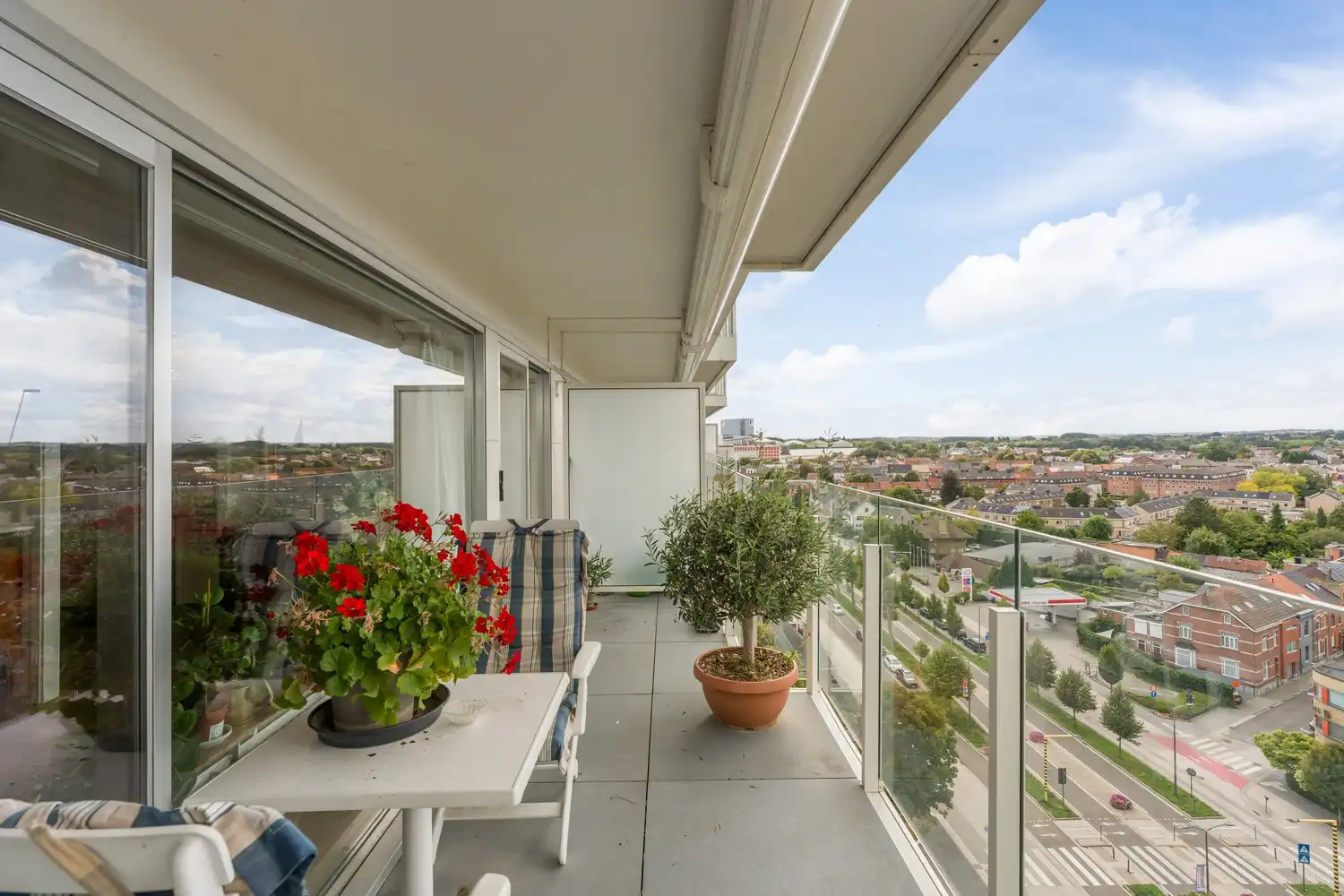 Appartement met garage en kelder op gunstige locatie! foto 10