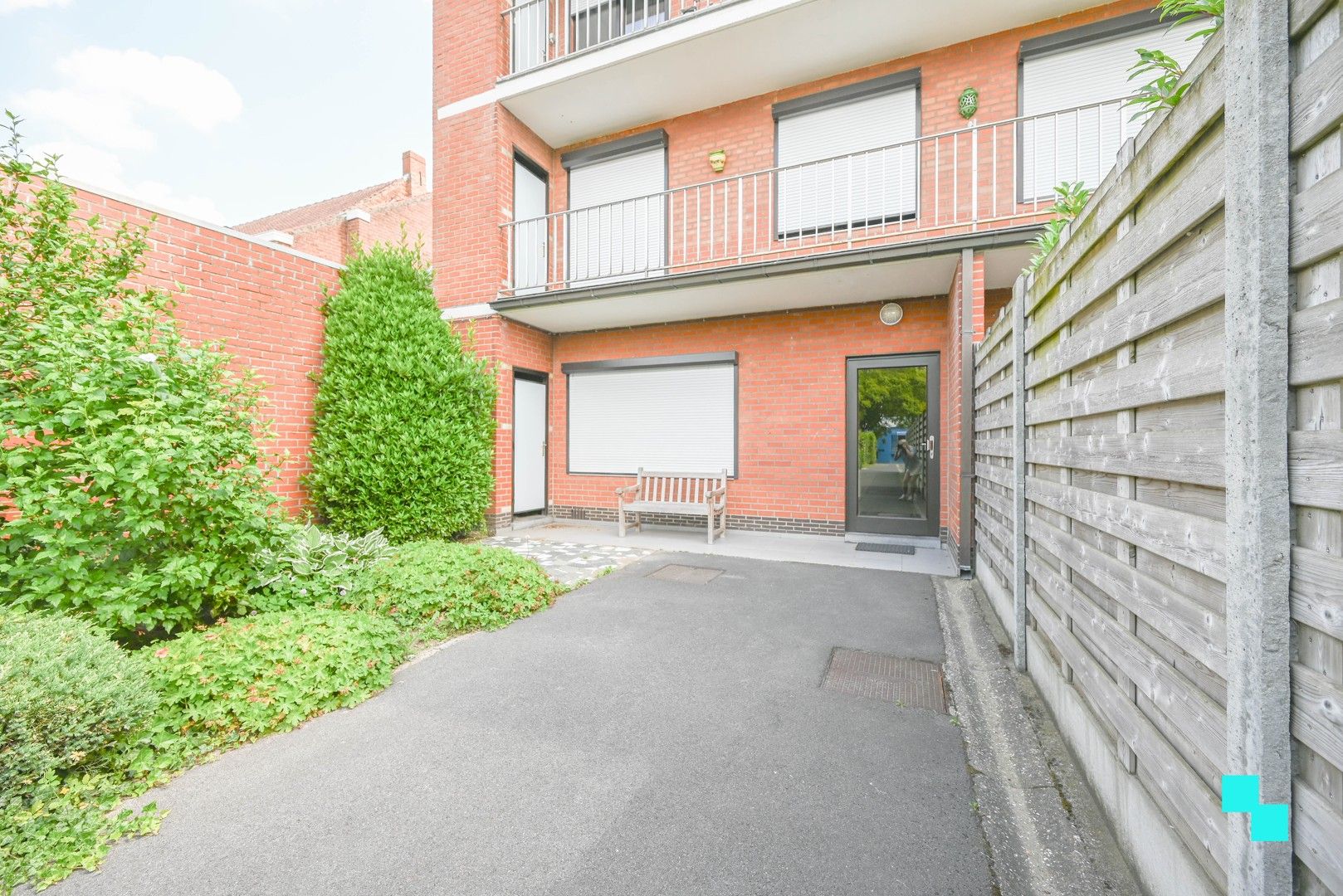 Gelijkvloers appartement met garage in Oostrozebeke foto 11