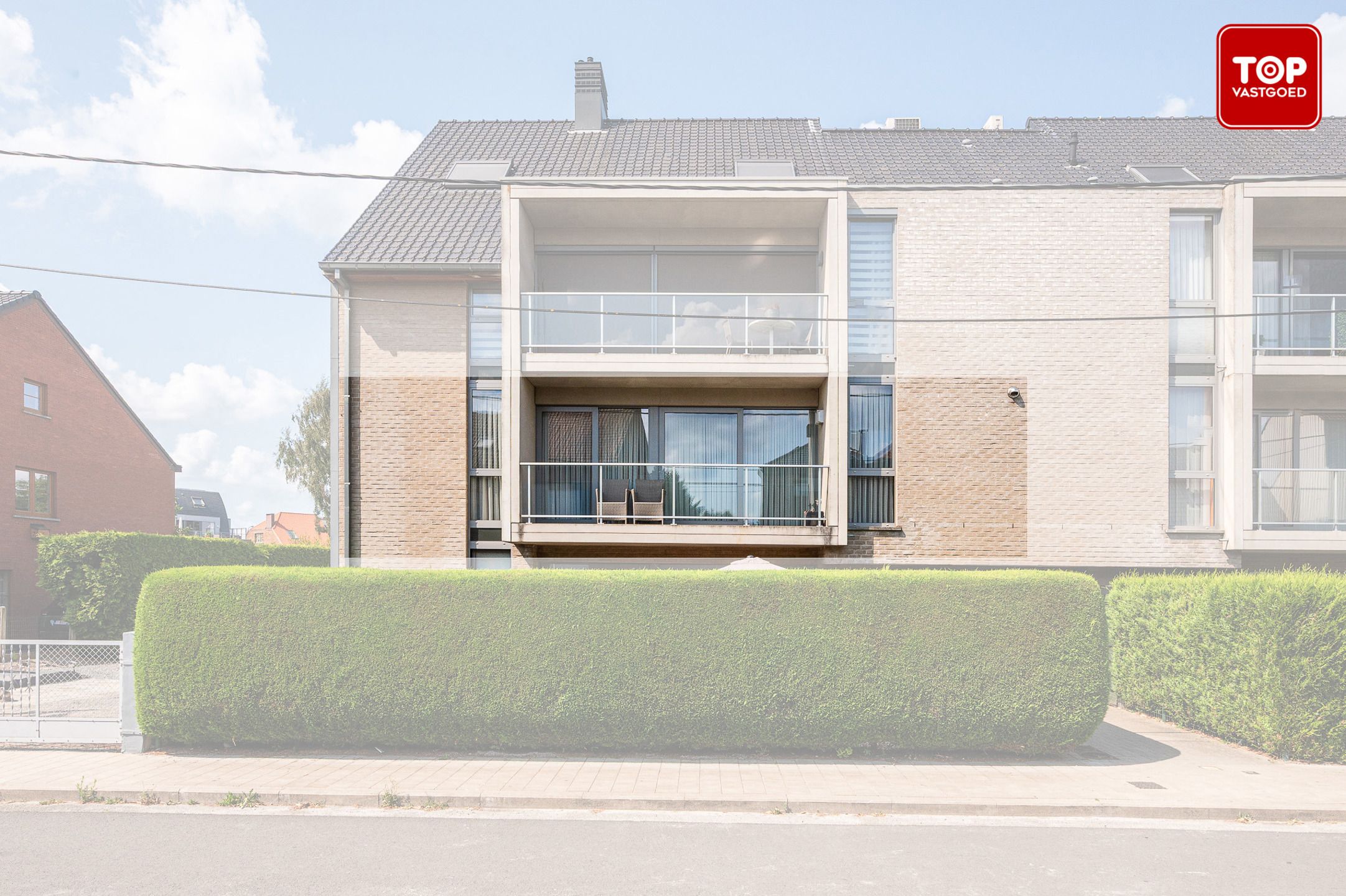 Instapklaar 2-slaapkamer appartement te Wondelgem. foto 2