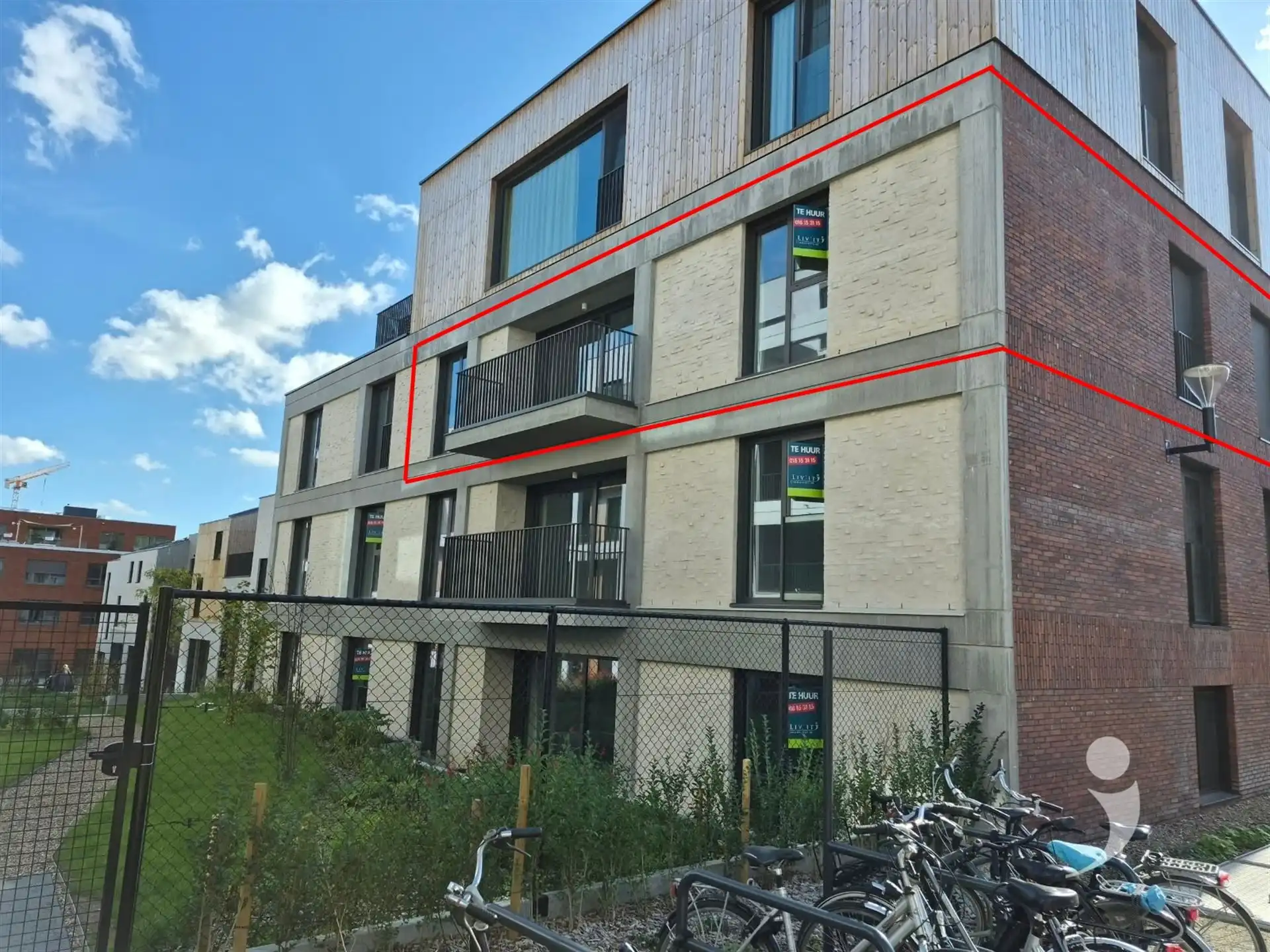 Nieuwbouw appartement met dubbele staanplaats voor de wagen foto 2