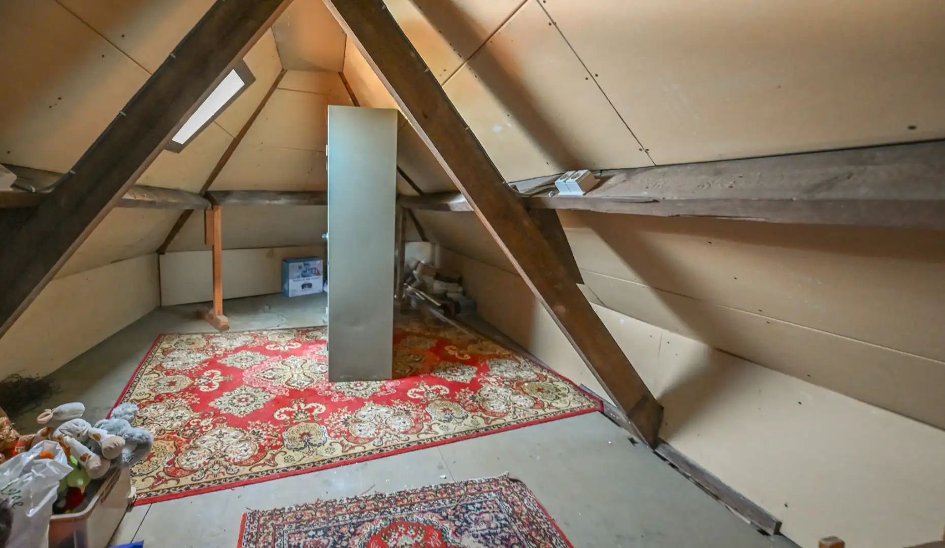 Handelspand met woonst met 3 slaapkamers, gezellige binnenkoer en groot terras foto 23