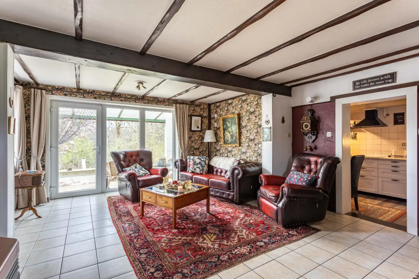 Ruime alleenstaande woning met garage in heuvelachtige omgeving foto 18