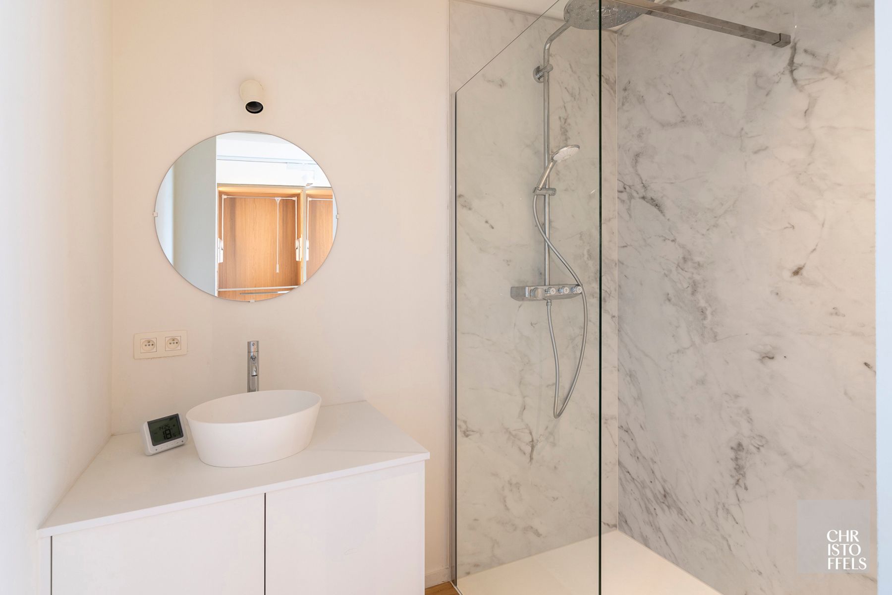 High-end gerenoveerde eigentijdse villa op een perceel van 4.379m² te Hasselt! foto 23