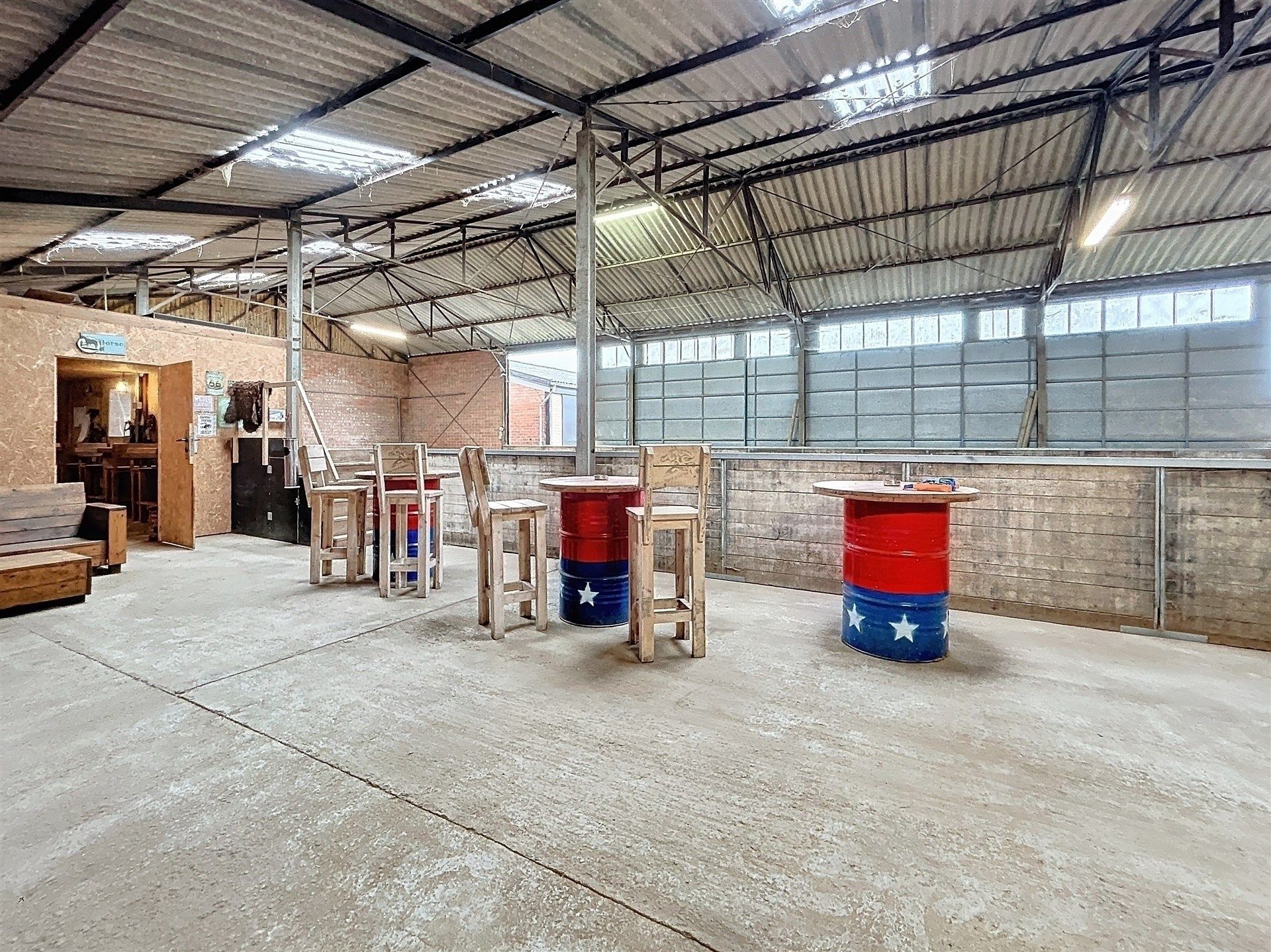 PRACHTIG GELEGEN HOEVE met bijgebouw, paardenstallen, binnenpiste en weiden op 18.385m² foto 36