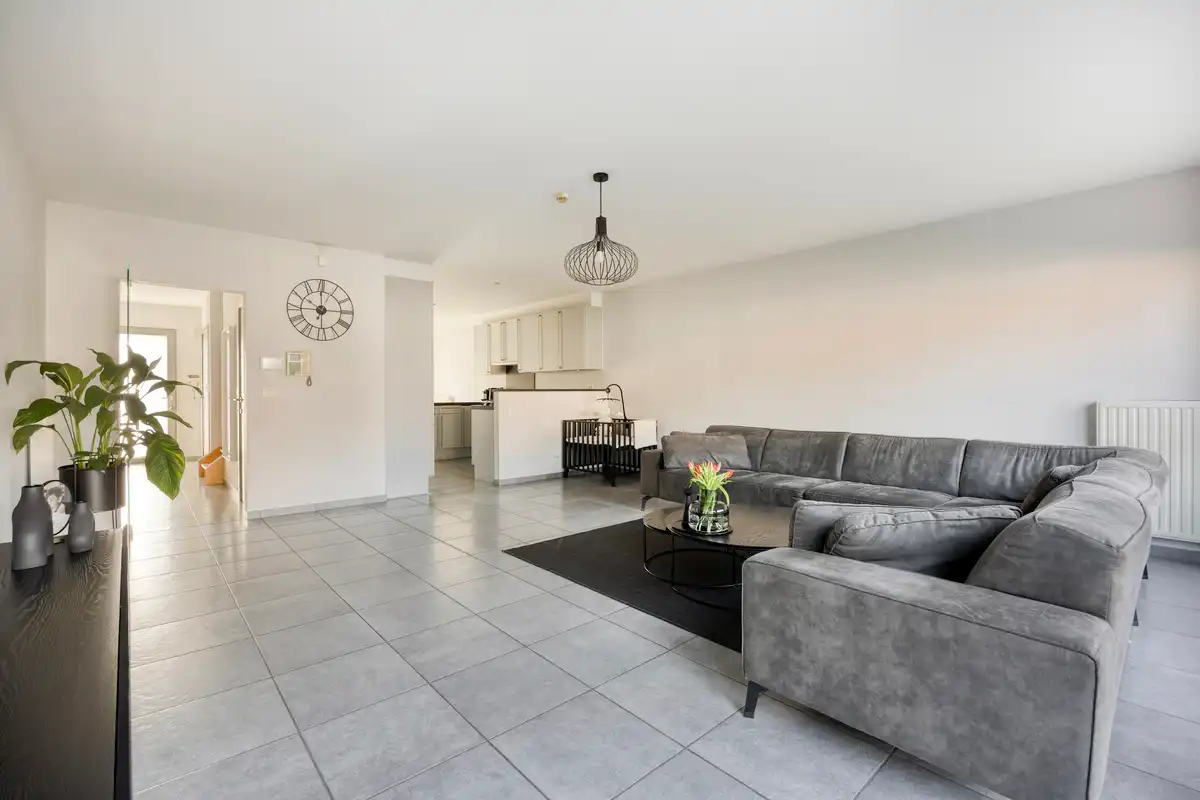 Trendy woning met dubbele garage foto {{pictureIndex}}