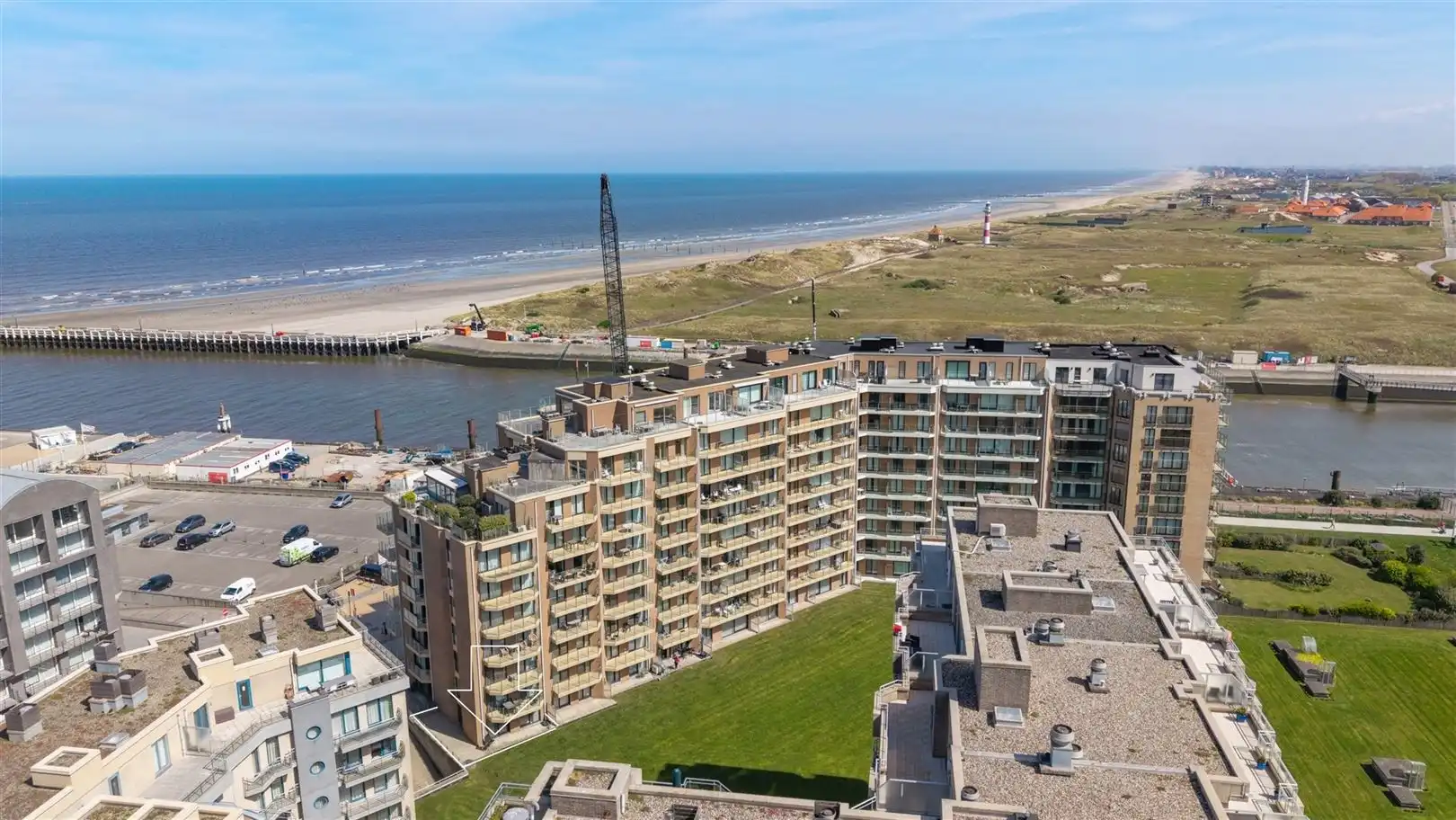 zongericht hoekappartement met prachtig terras en zicht foto 8