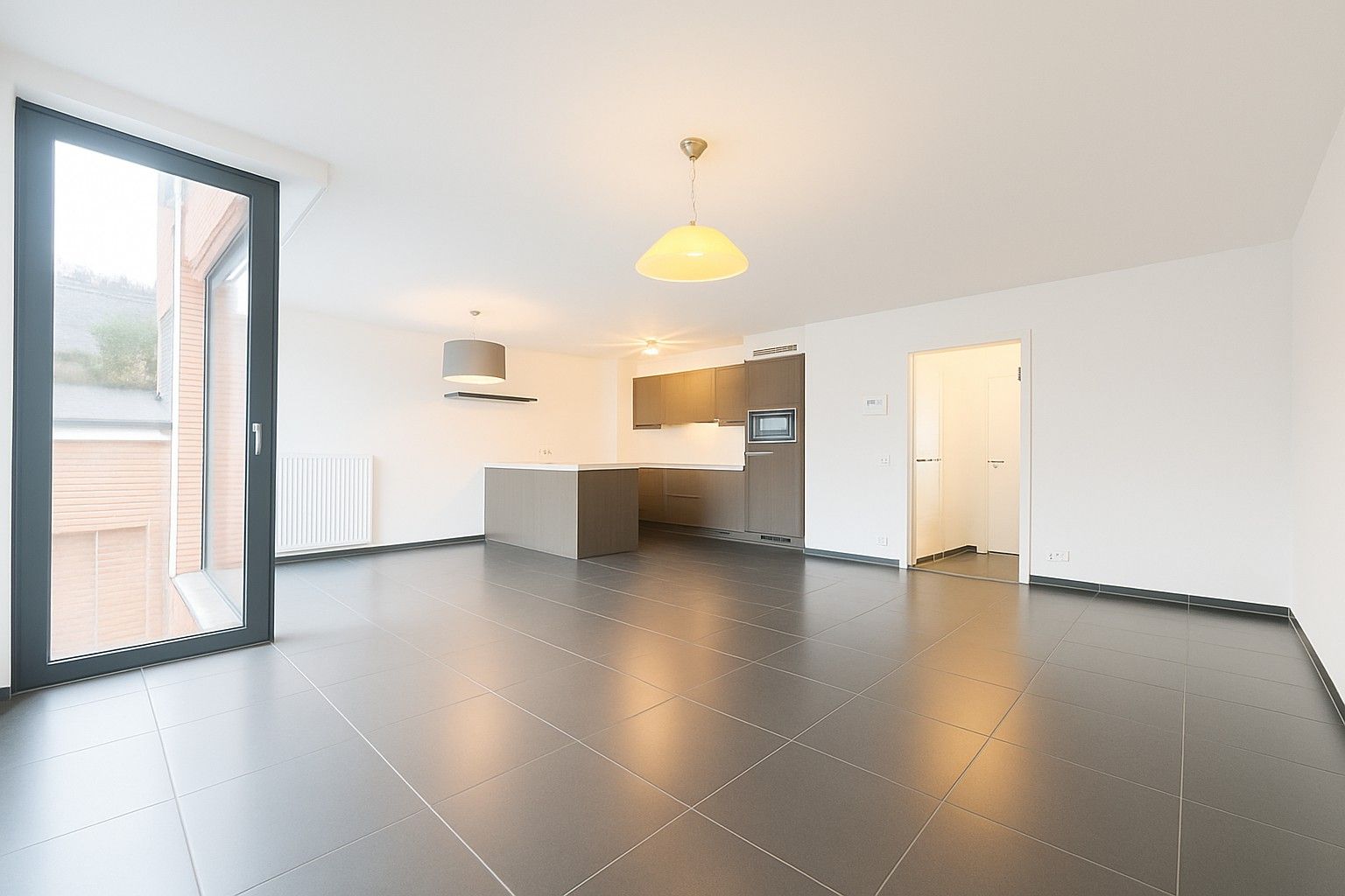 Centraal gelegen 1 slaapkamer appartement met autostaanplaats foto {{pictureIndex}}