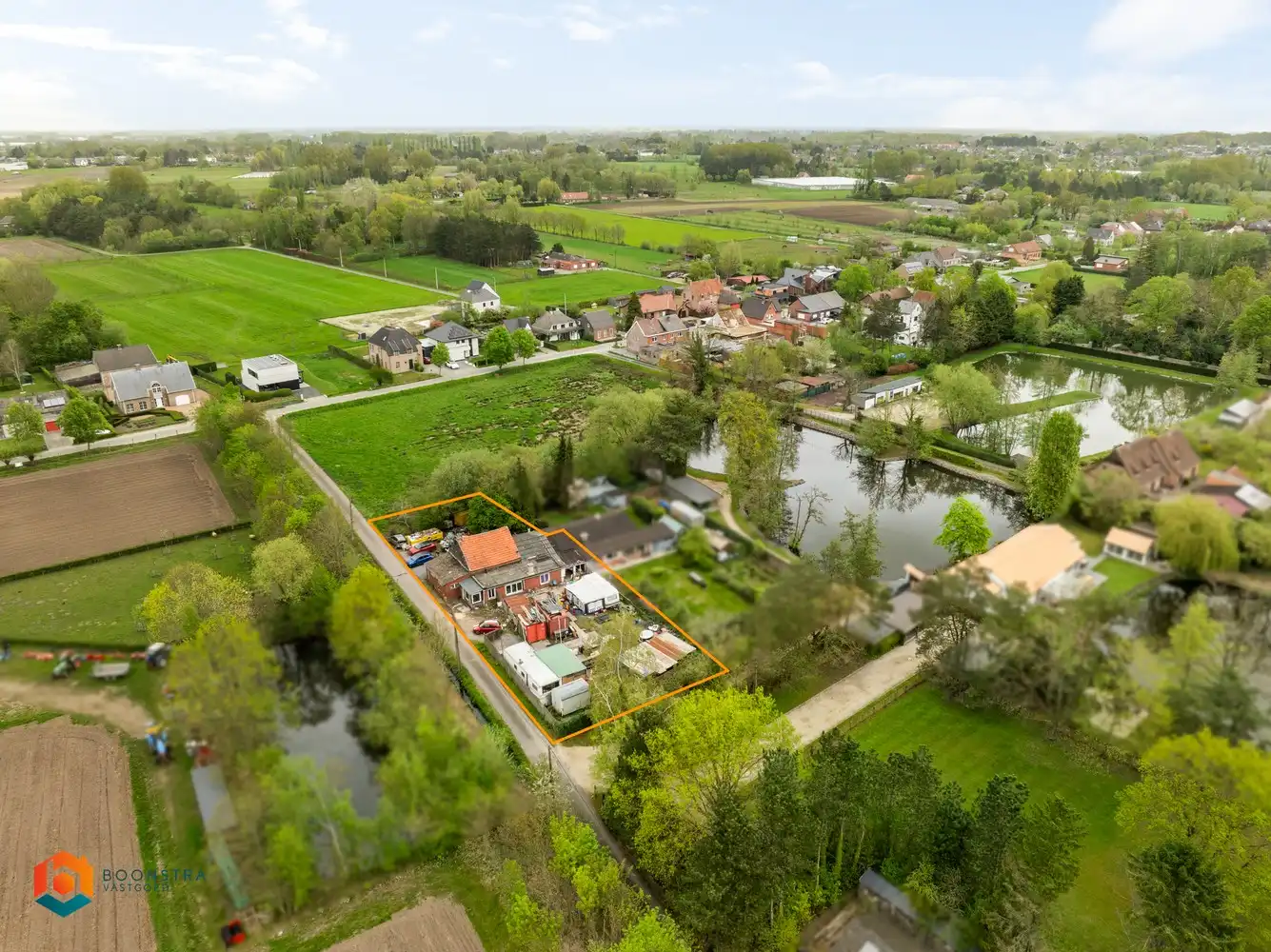 Zonevreemde casco woning met veel potentieel te Putte foto 2