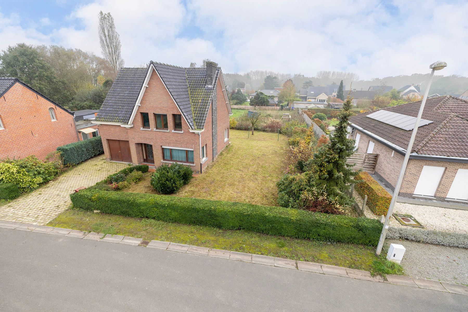 Open bebouwing met 4 slpk op zuidperceel van 1.477m² foto 2