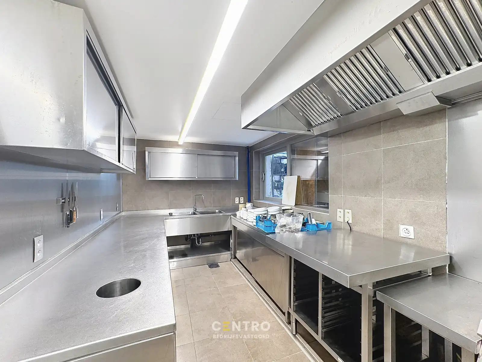 Fantastische woonst met handelsruimte op CHARMANTE ligging te Oostende! foto 37