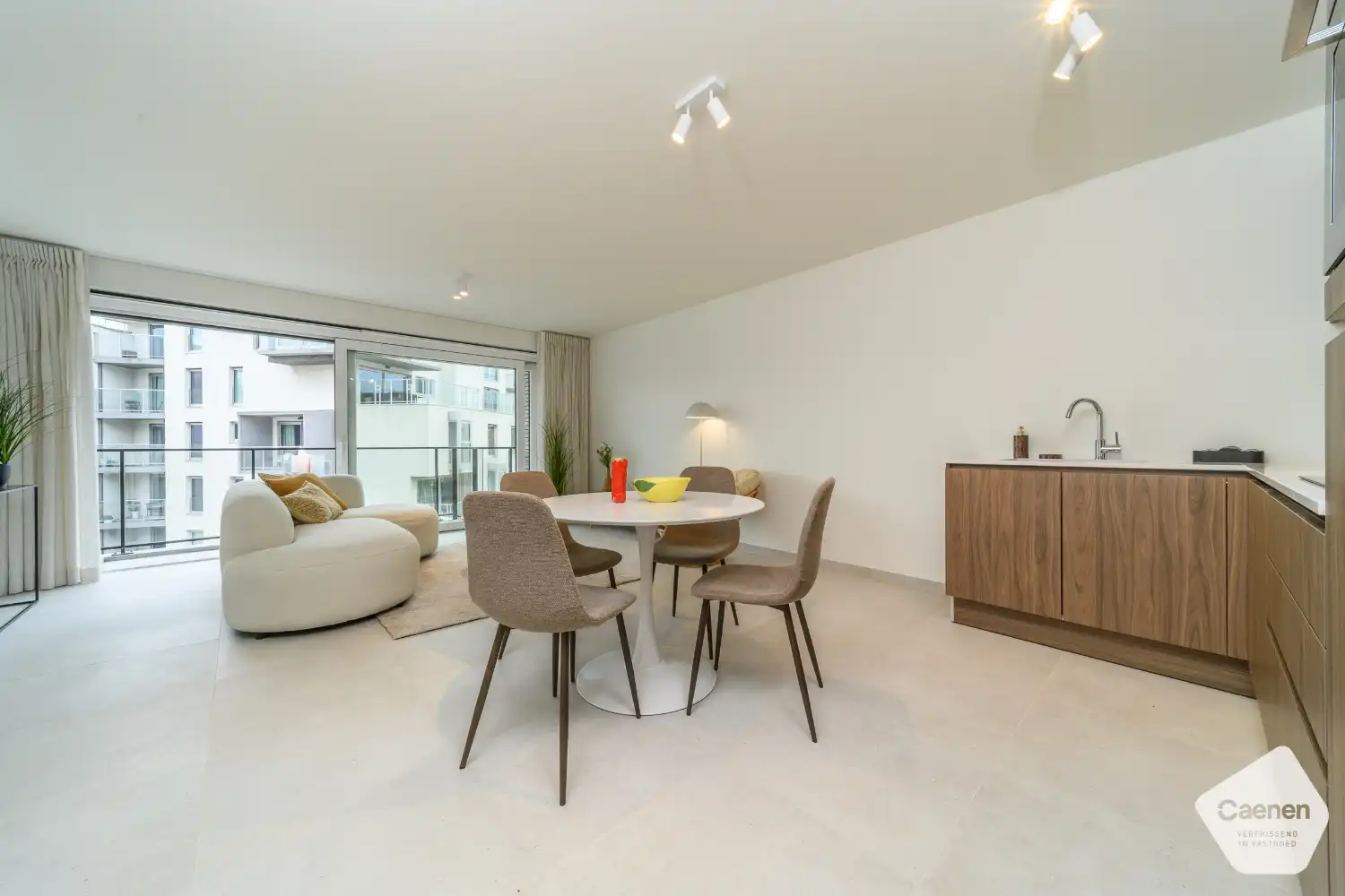 Ruim nieuwbouwappartement met 1 slaapkamer, volledig afgewerkt en instapklaar foto {{pictureIndex}}
