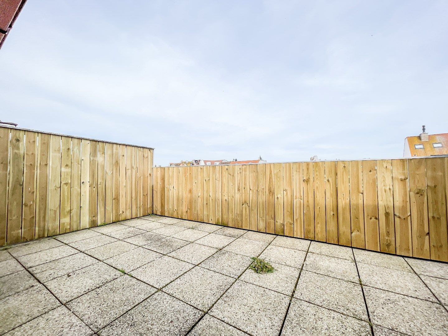 Prachtig gerenoveerd duplexappartement met groot zonneterras en open zicht, gelegen vlakbij de Zoutelaan en de Dumortierlaan. Garage mogelijk. foto 22