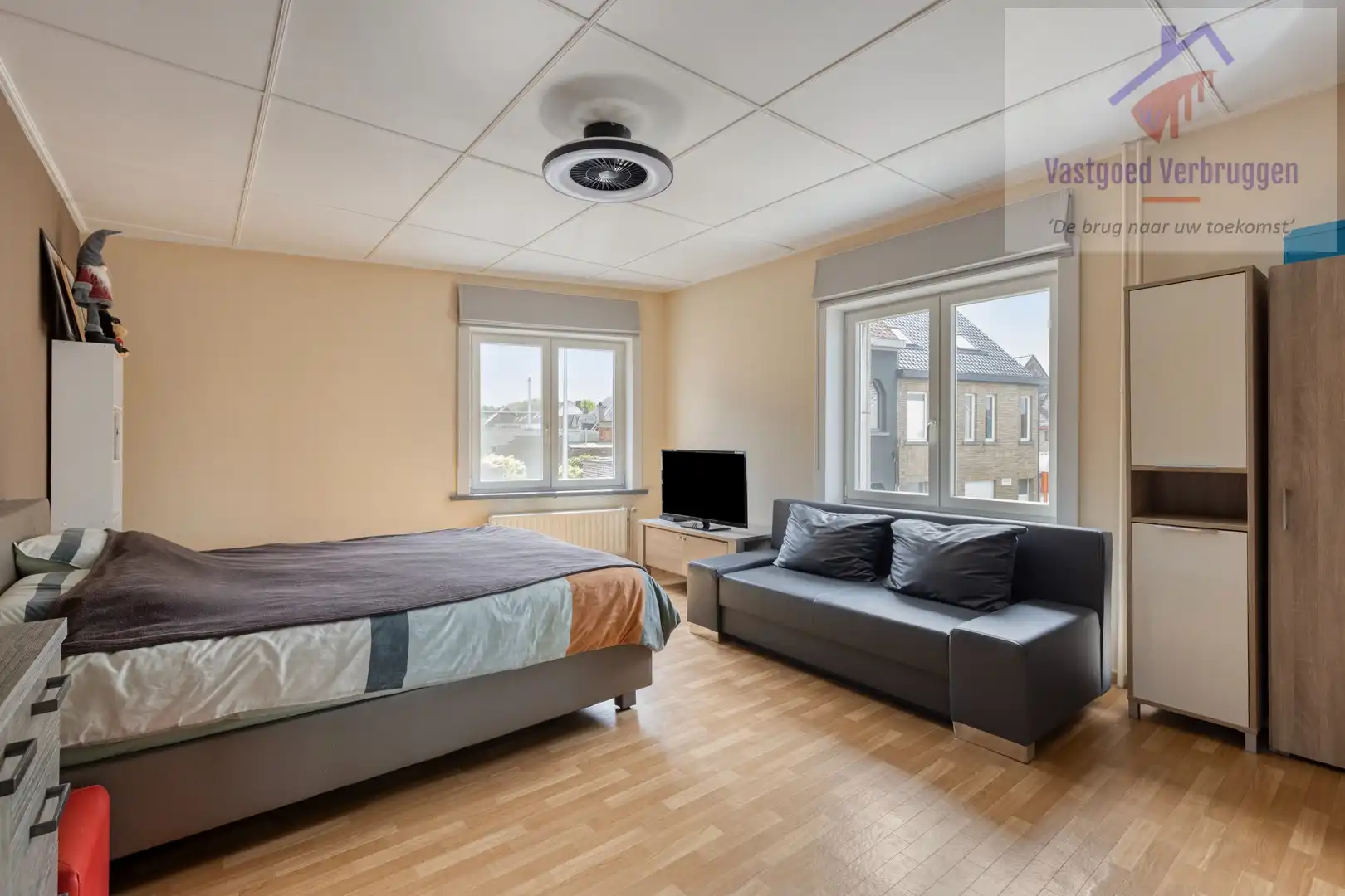 Ruime woning met dubbele loods foto 15