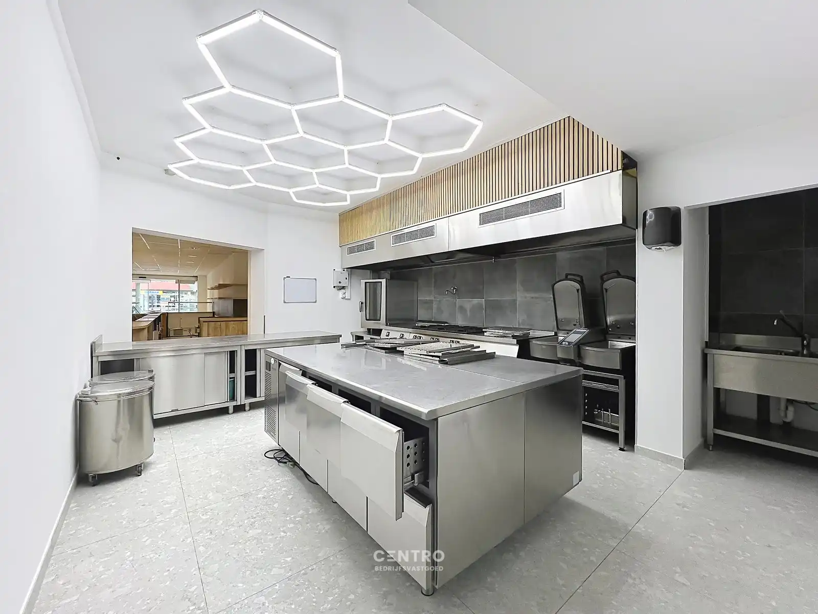Instapklaar horecapand (± 300 m²) met hyper-geïnstalleerde keuken op commerciële toplocatie op 100m van het strand Oostduinkerke-Bad ! foto 13