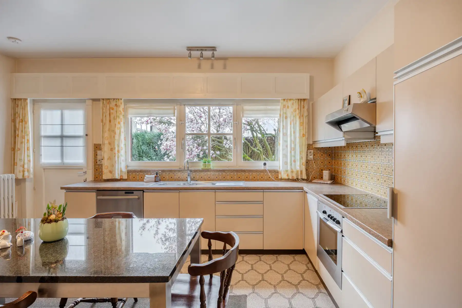 Residentieel gelegen karakterwoning met 4 slaapkamers foto 9